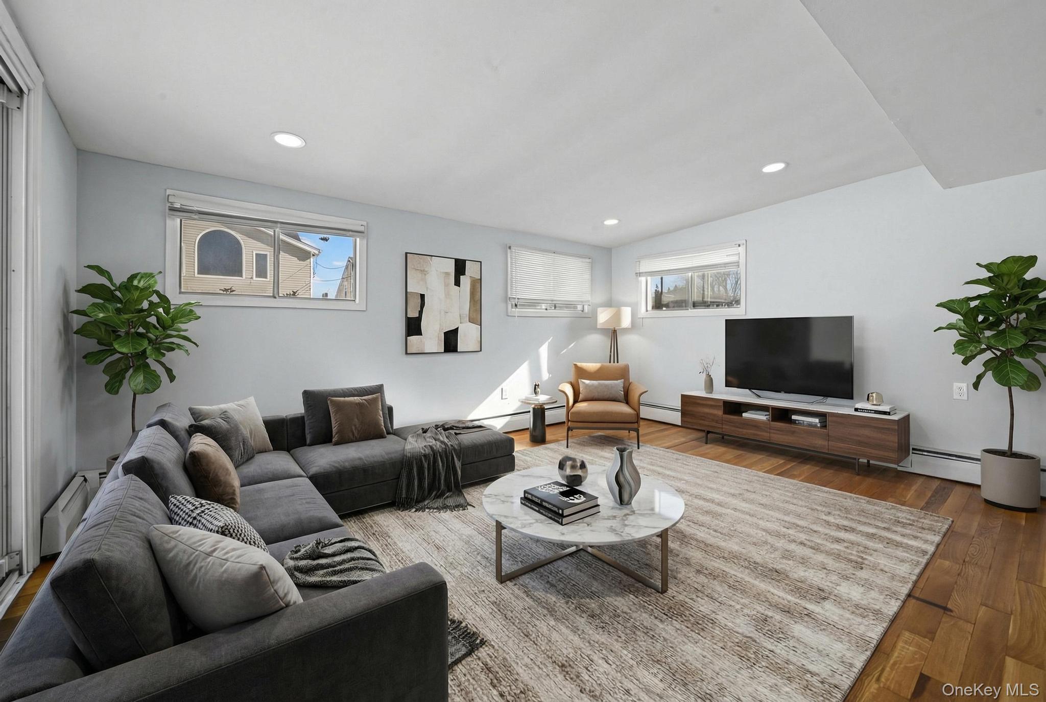 #19 photo, 190 Meridian Road, Levittown , NY 11756