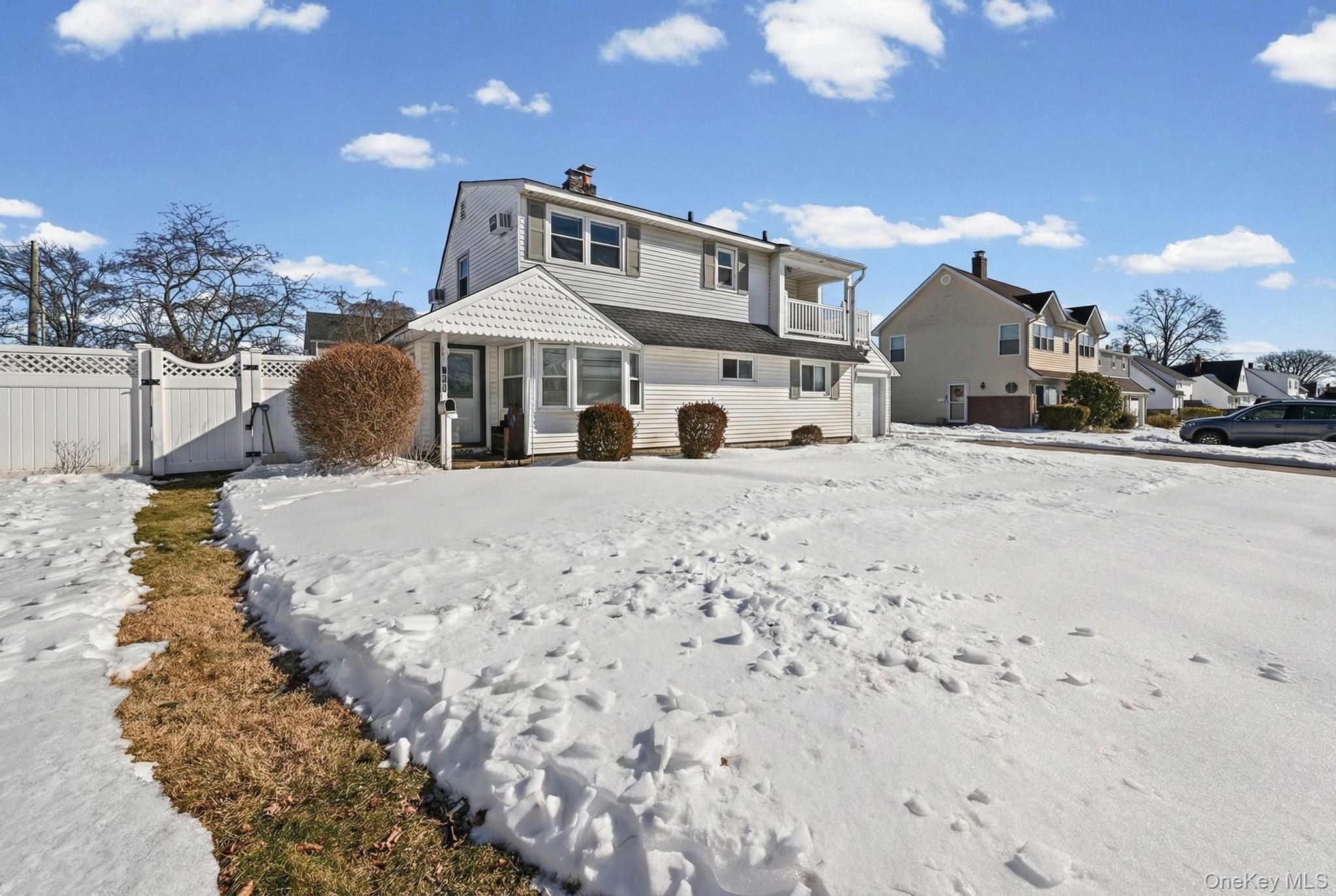 #2 photo, 190 Meridian Road, Levittown , NY 11756