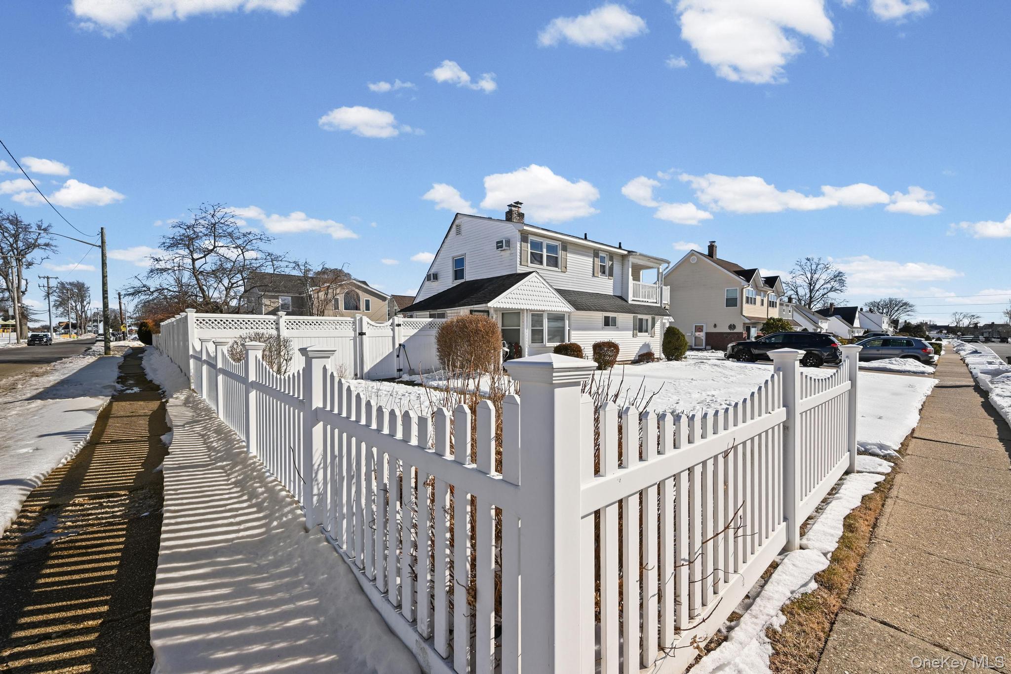 #4 photo, 190 Meridian Road, Levittown , NY 11756