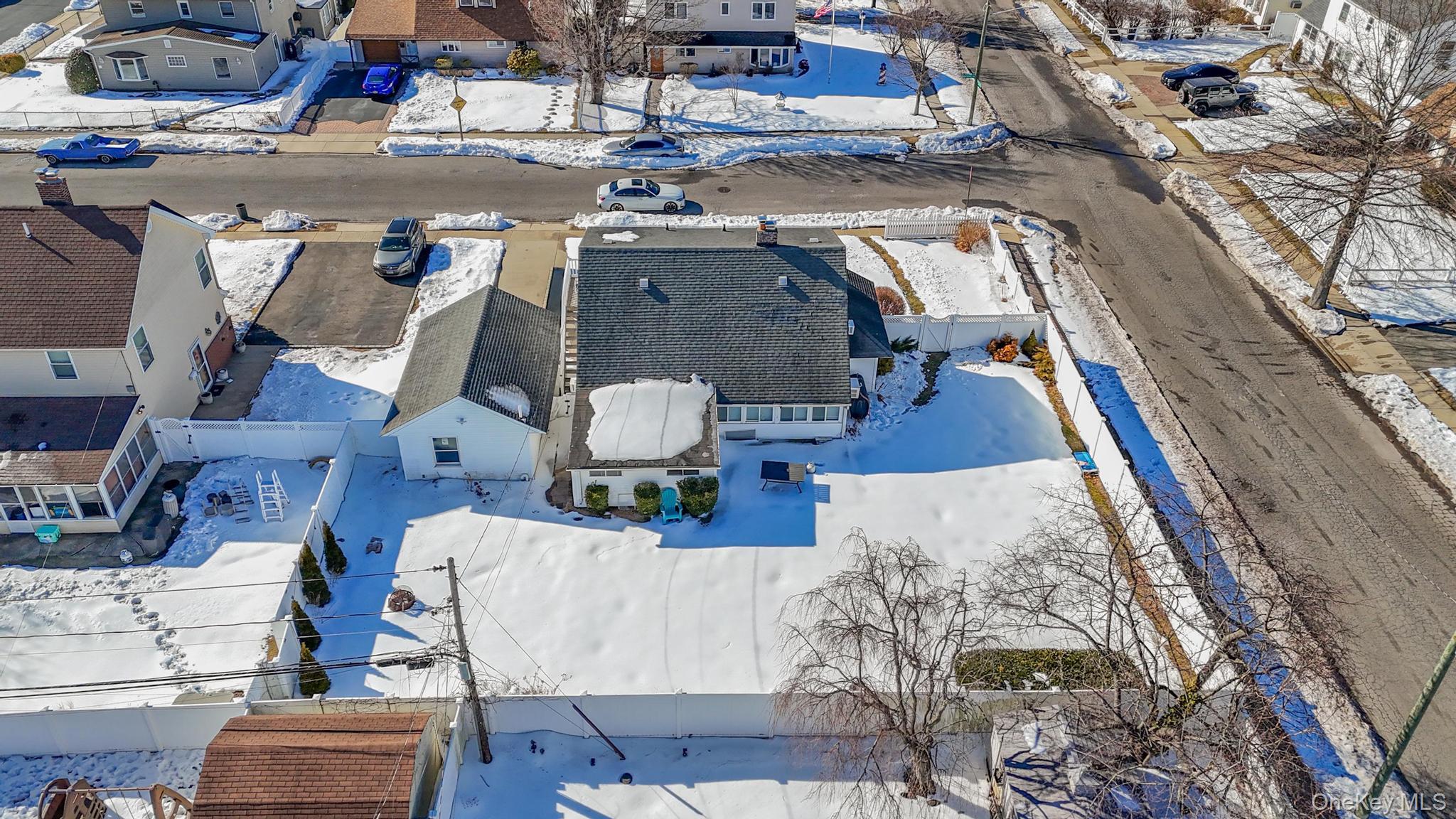 #7 photo, 190 Meridian Road, Levittown , NY 11756