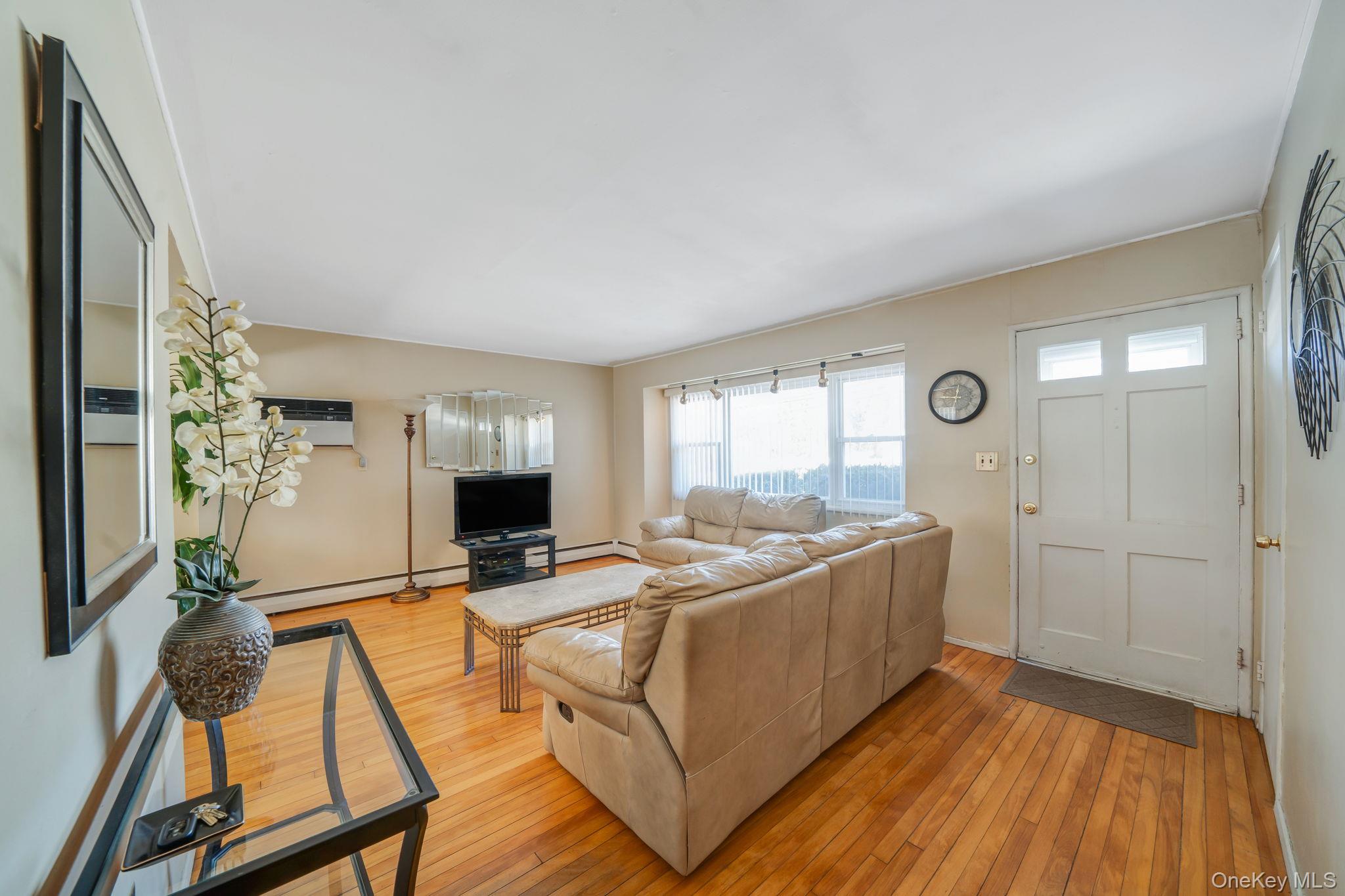 #13 photo, 24 Kings Park Road, Commack , NY 11725