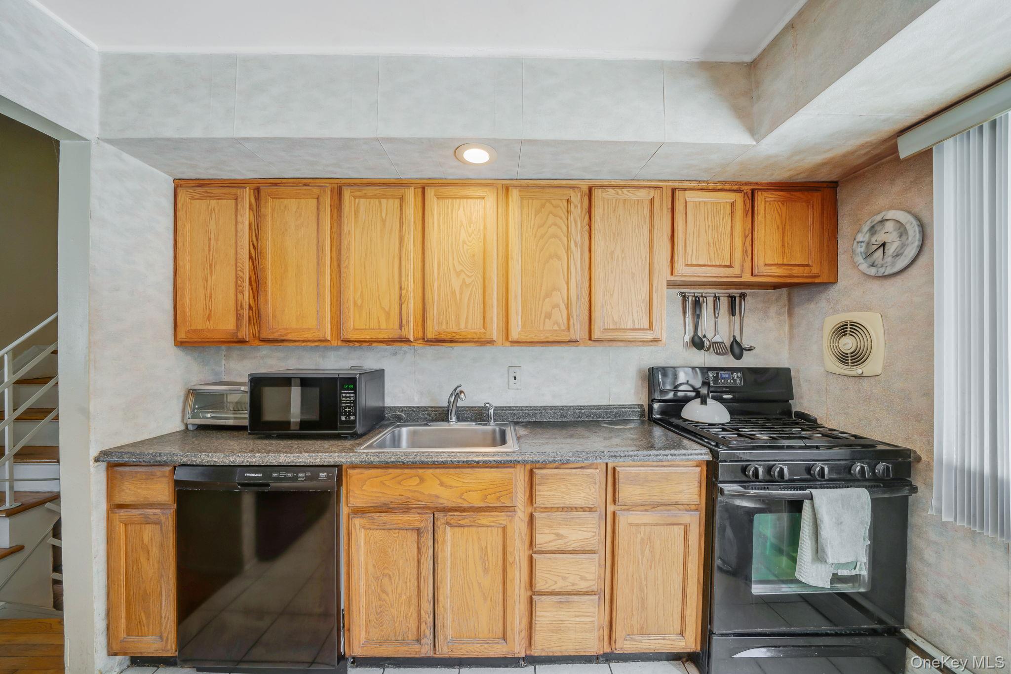 #18 photo, 24 Kings Park Road, Commack , NY 11725