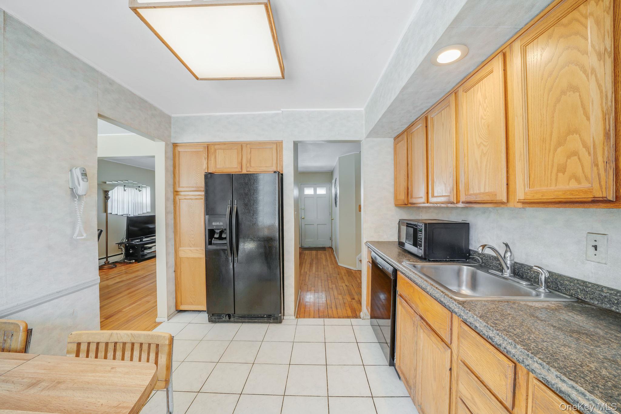 #19 photo, 24 Kings Park Road, Commack , NY 11725