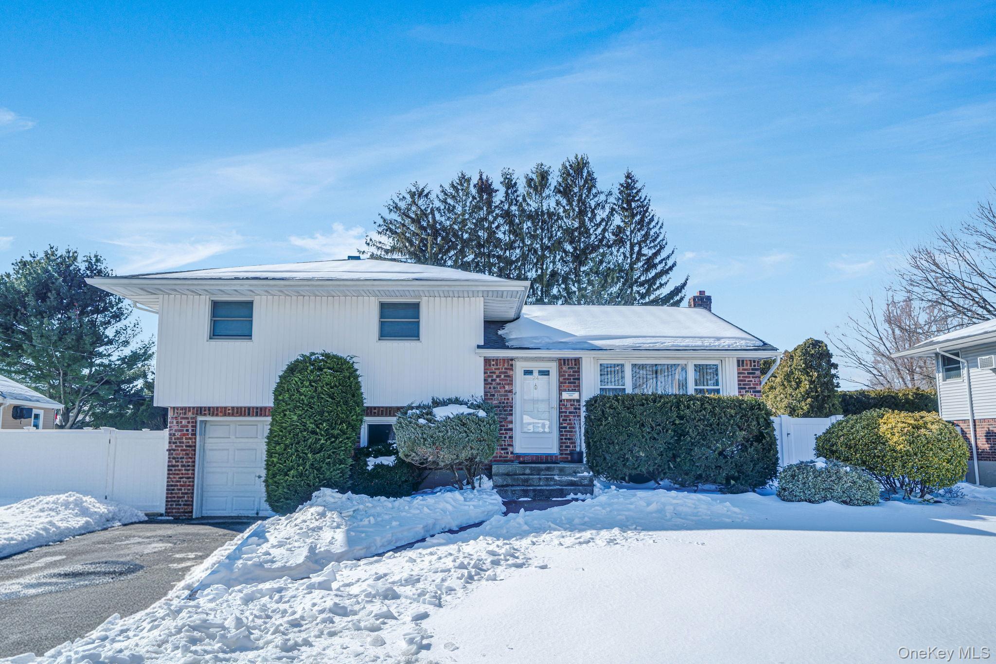 #3 photo, 24 Kings Park Road, Commack , NY 11725