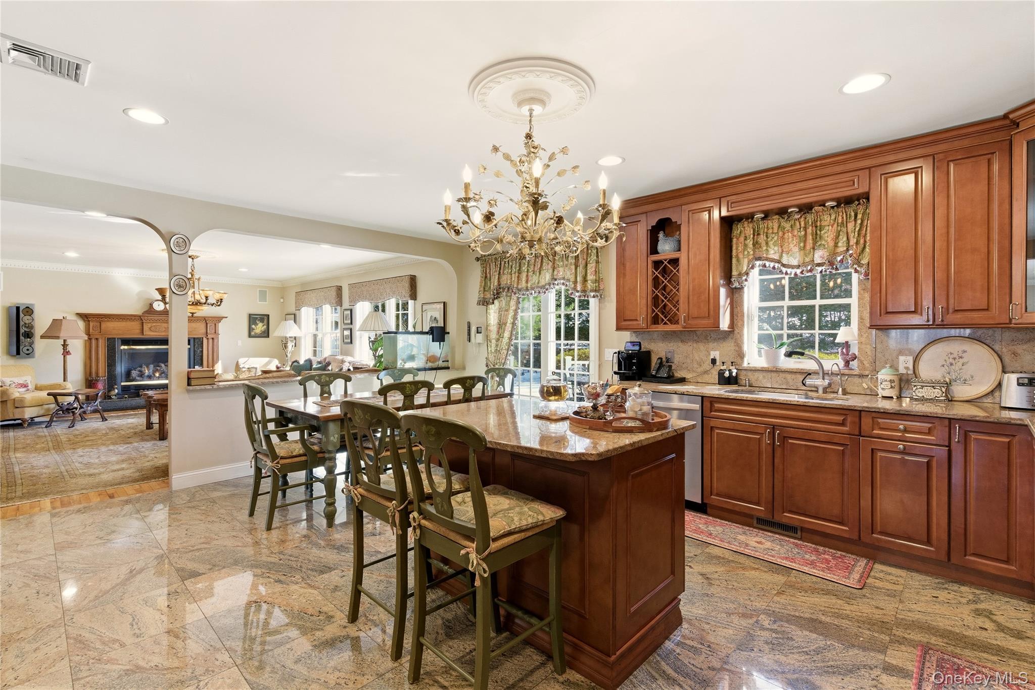 #10 photo, 4 Peachtree Lane, Roslyn , NY 11576