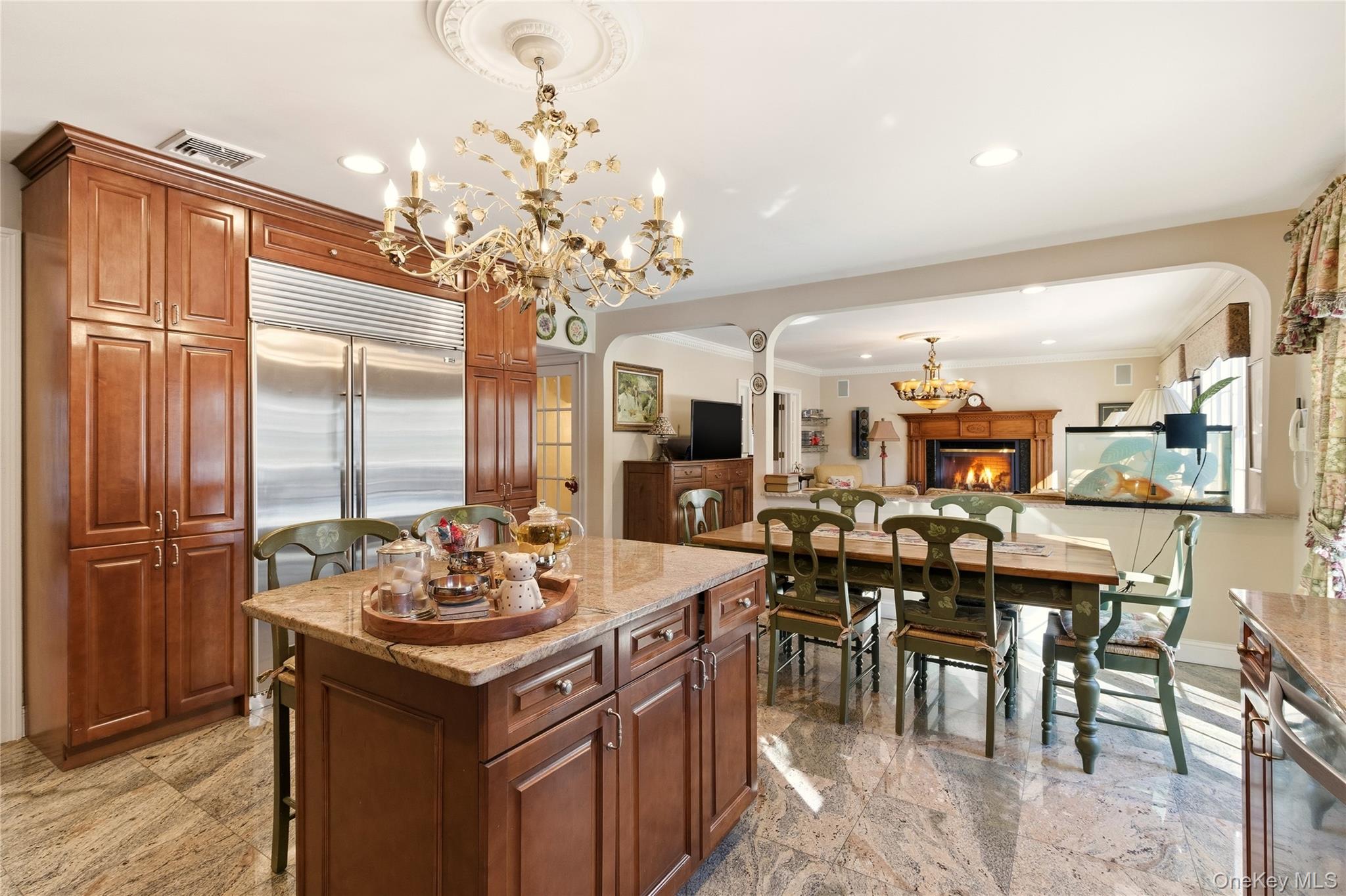 #13 photo, 4 Peachtree Lane, Roslyn , NY 11576