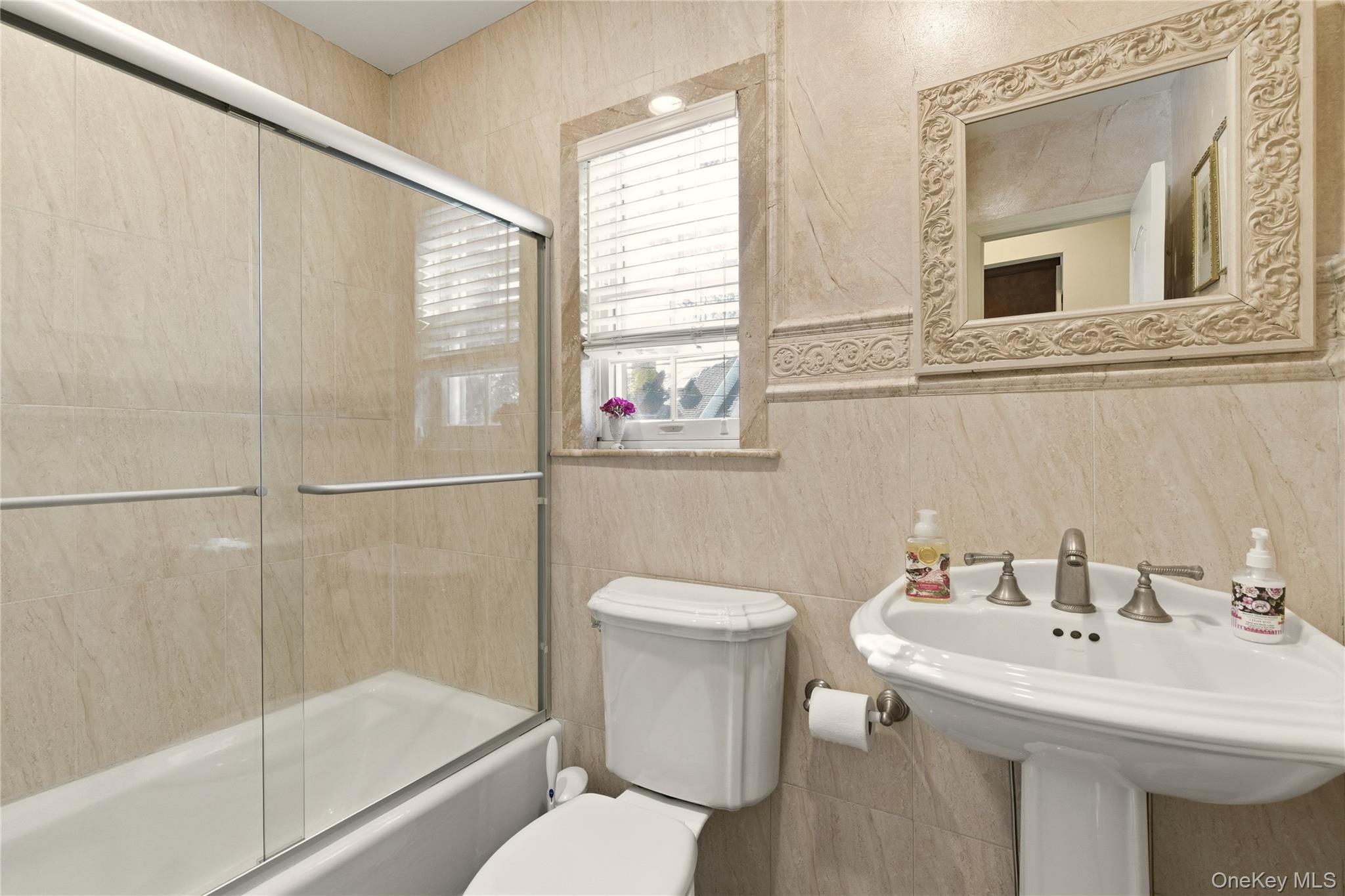 #17 photo, 4 Peachtree Lane, Roslyn , NY 11576