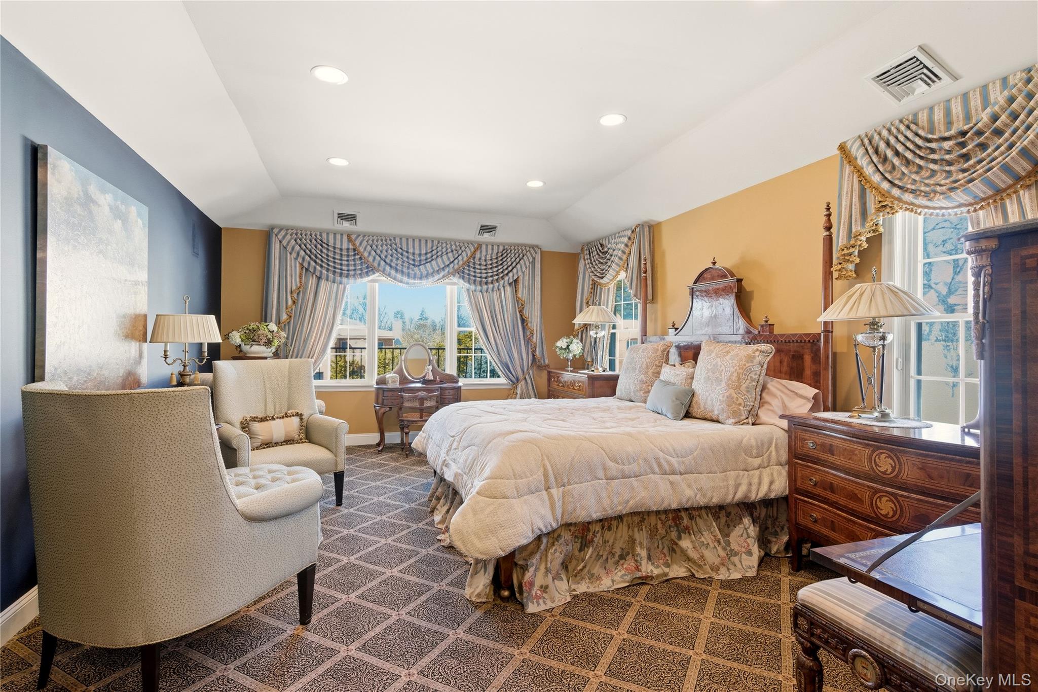 #20 photo, 4 Peachtree Lane, Roslyn , NY 11576