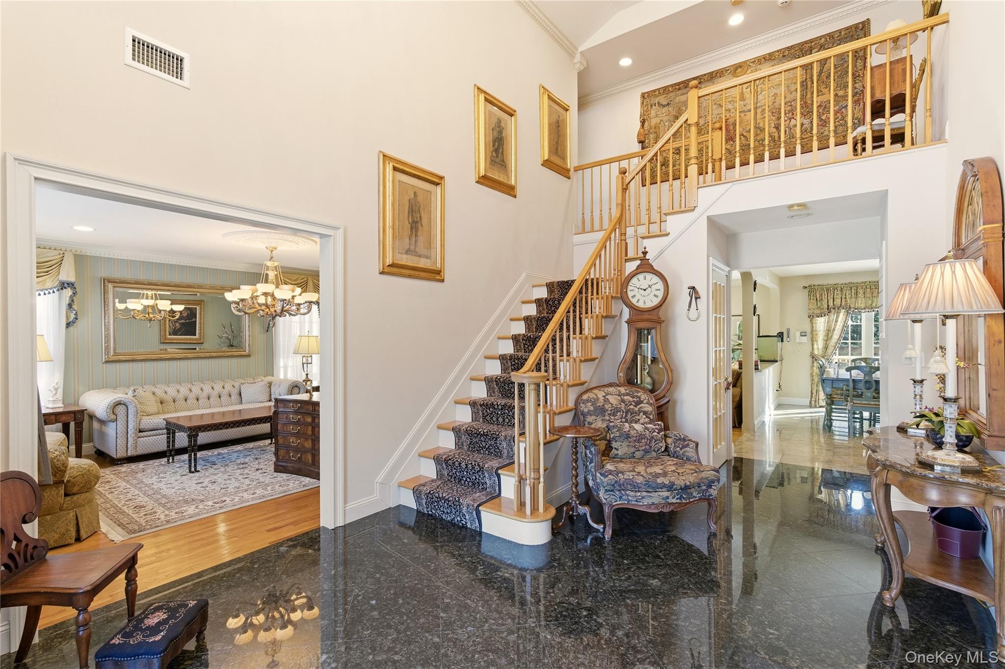 #3 photo, 4 Peachtree Lane, Roslyn , NY 11576