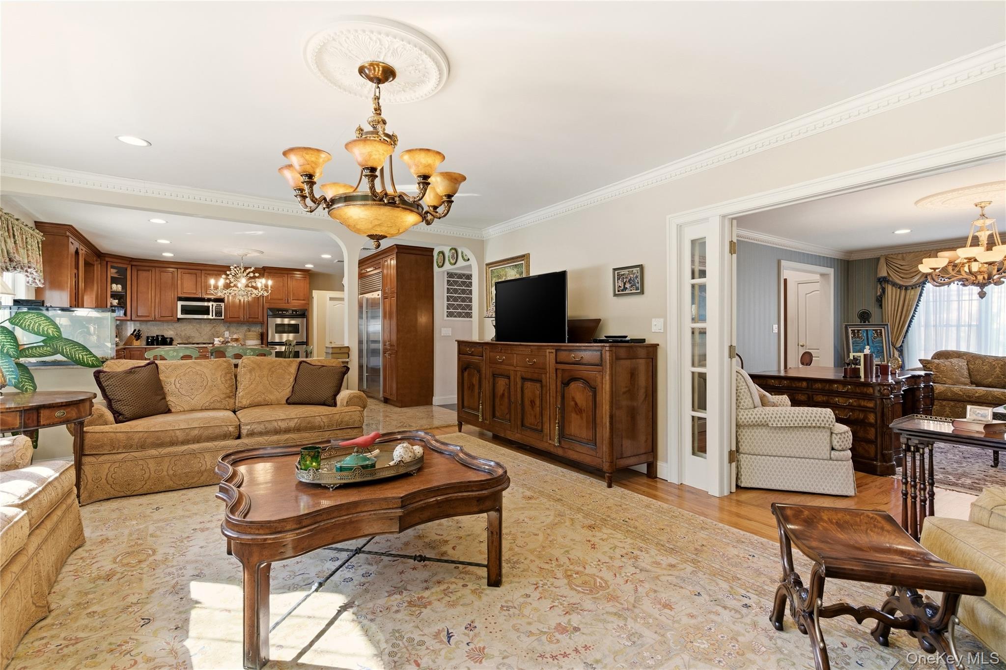 #6 photo, 4 Peachtree Lane, Roslyn , NY 11576