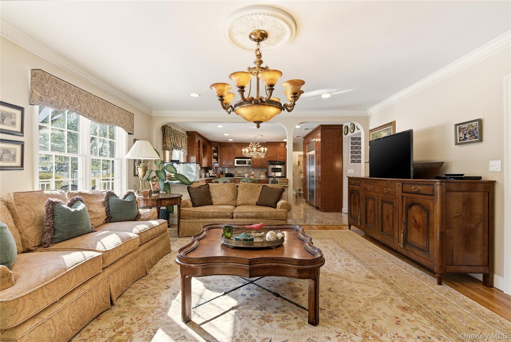 #7 photo, 4 Peachtree Lane, Roslyn , NY 11576