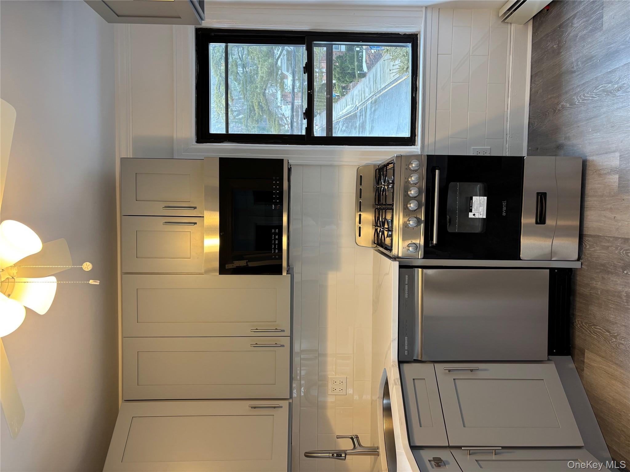 #3 photo, 225 Lexington Avenue, Oyster Bay , NY 11771