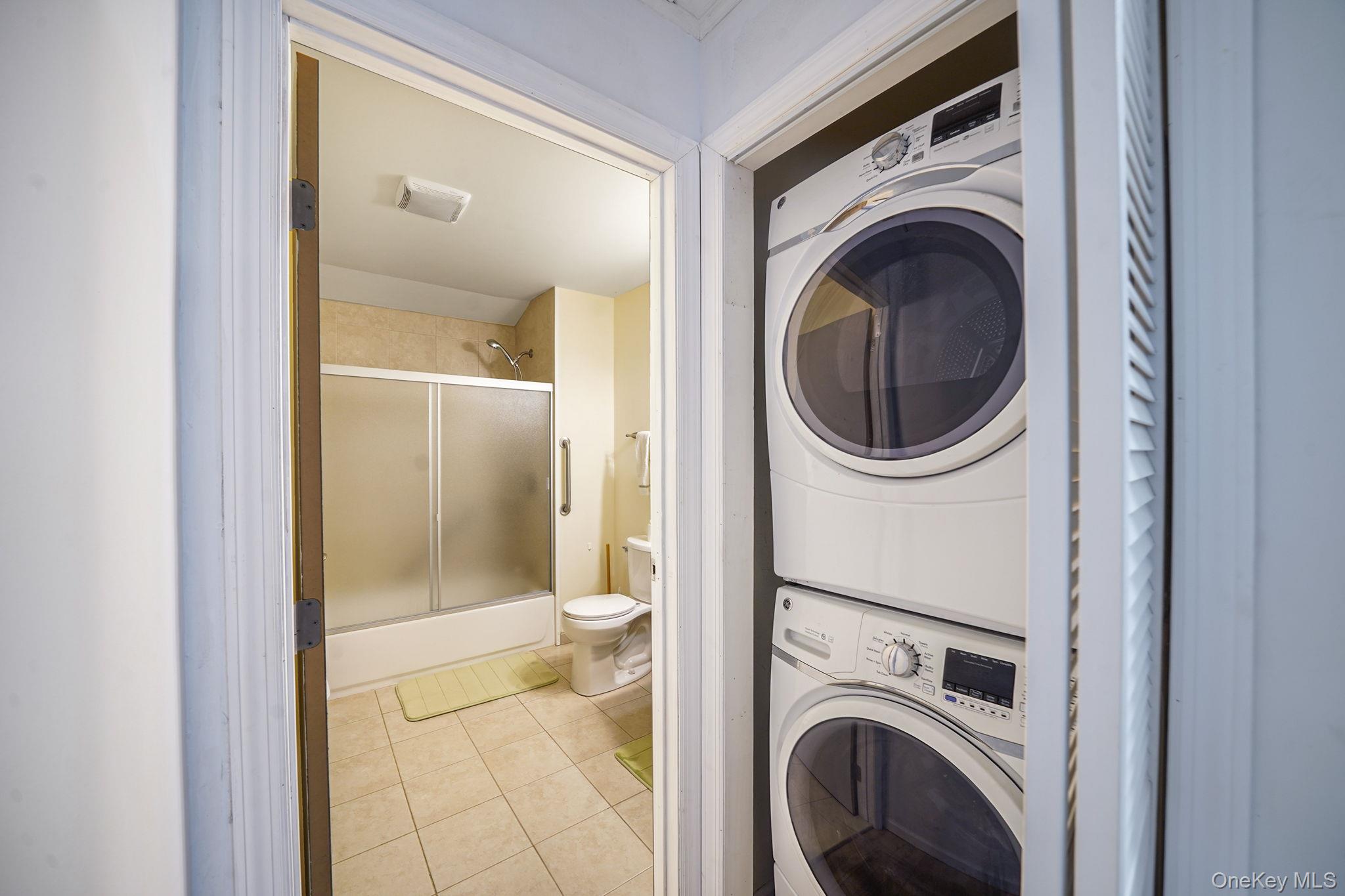 #14 photo, 121 Foxdale Lane, Port Jefferson , NY 11777