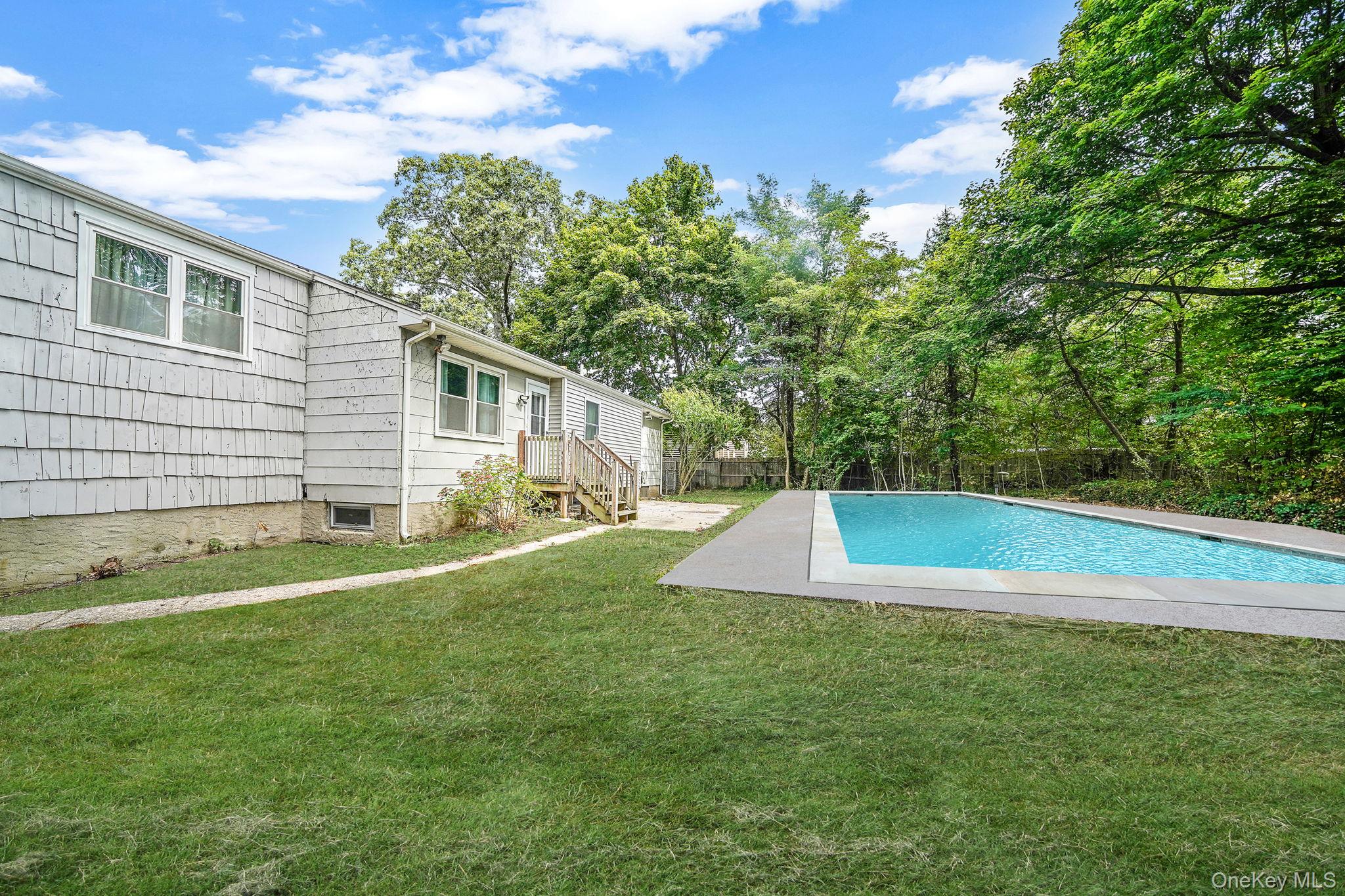 #18 photo, 121 Foxdale Lane, Port Jefferson , NY 11777