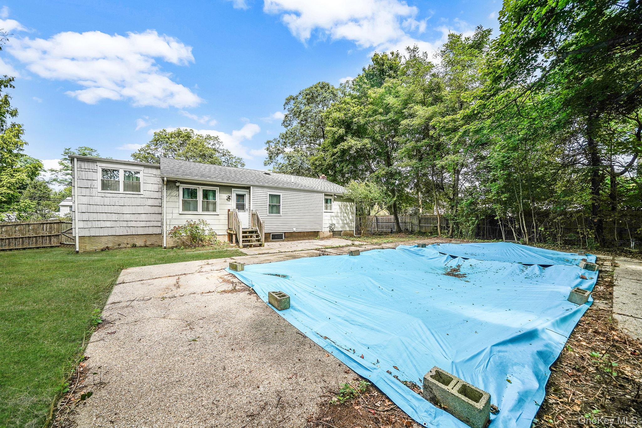 #19 photo, 121 Foxdale Lane, Port Jefferson , NY 11777