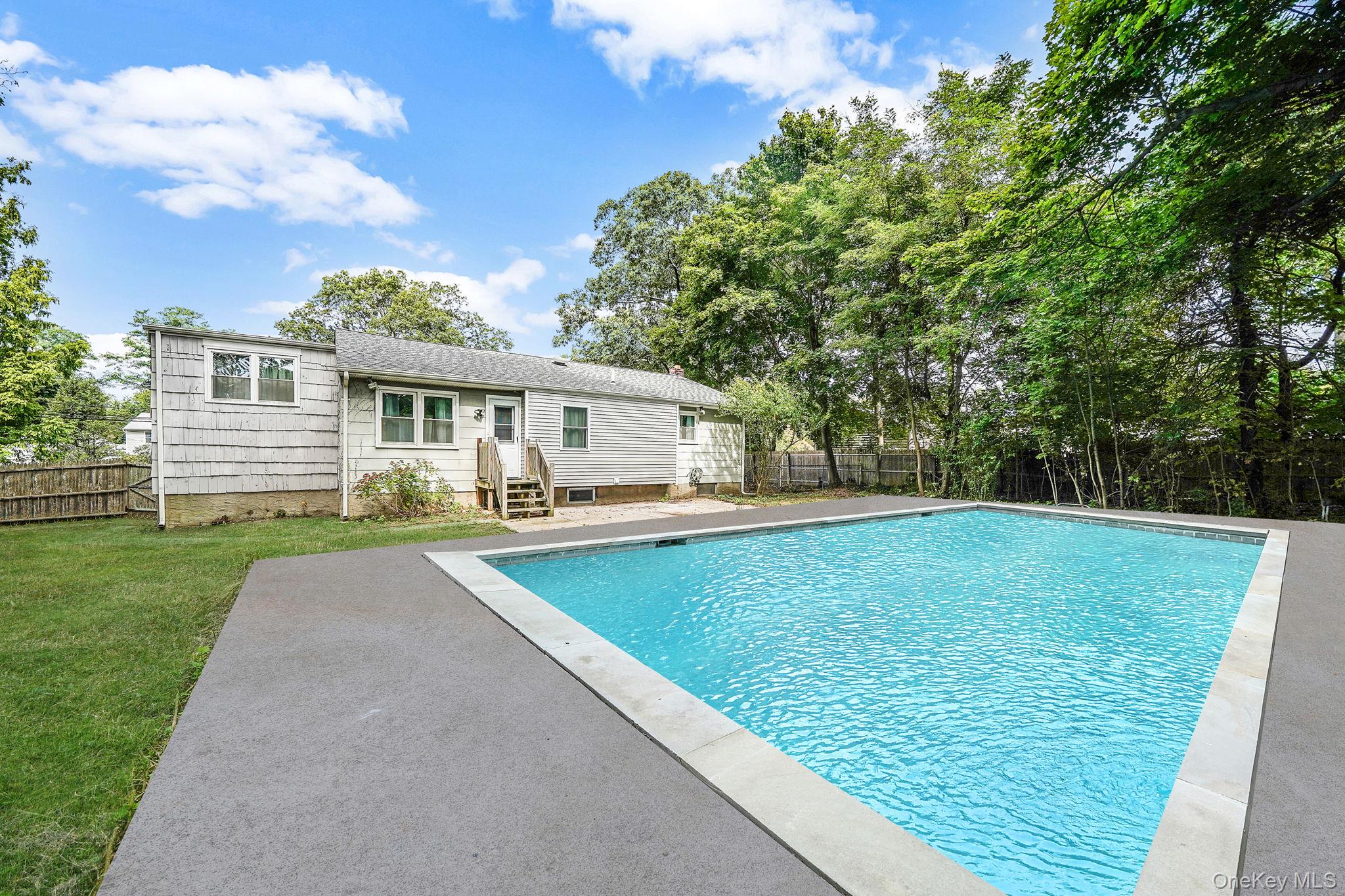 #20 photo, 121 Foxdale Lane, Port Jefferson , NY 11777