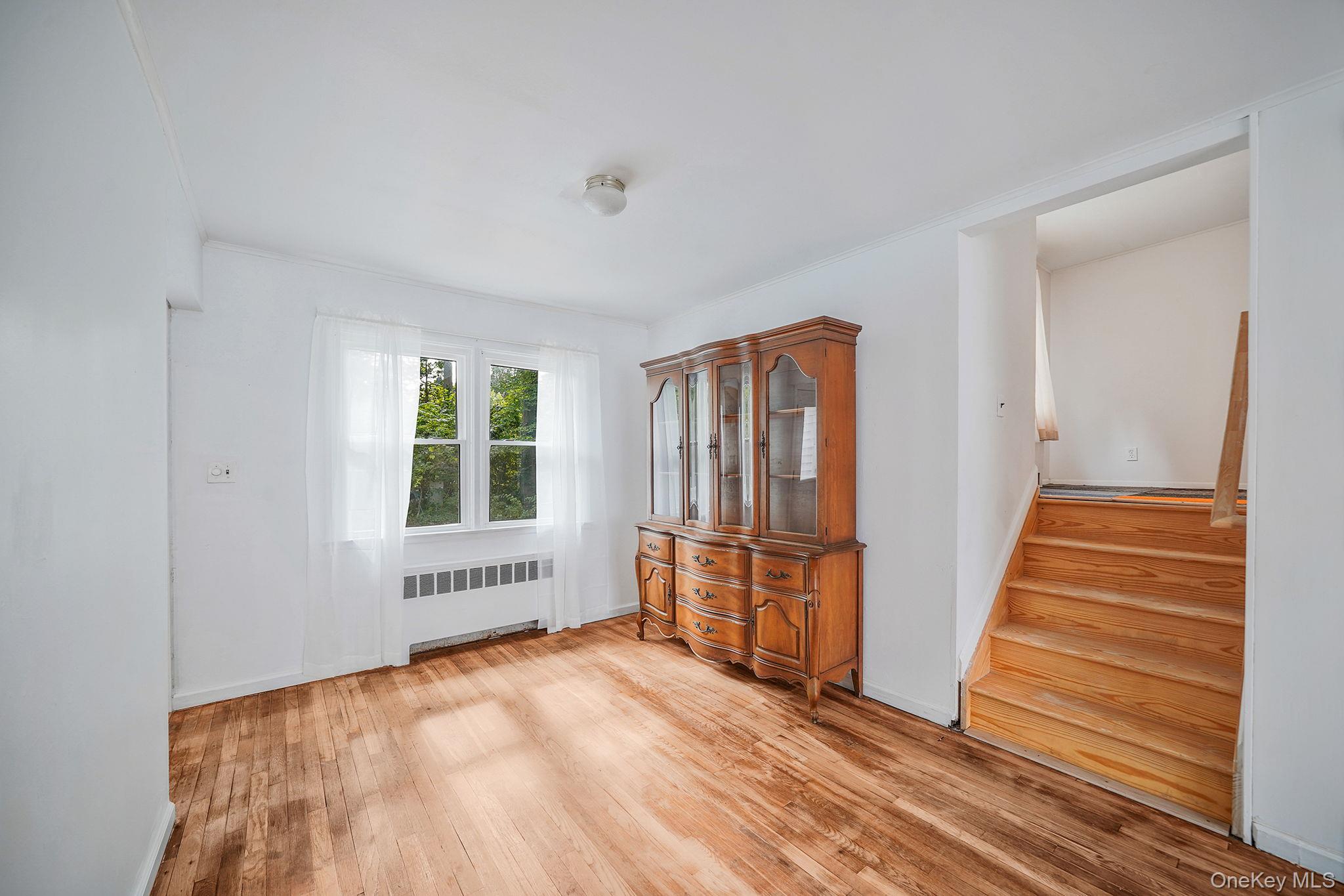 #4 photo, 121 Foxdale Lane, Port Jefferson , NY 11777