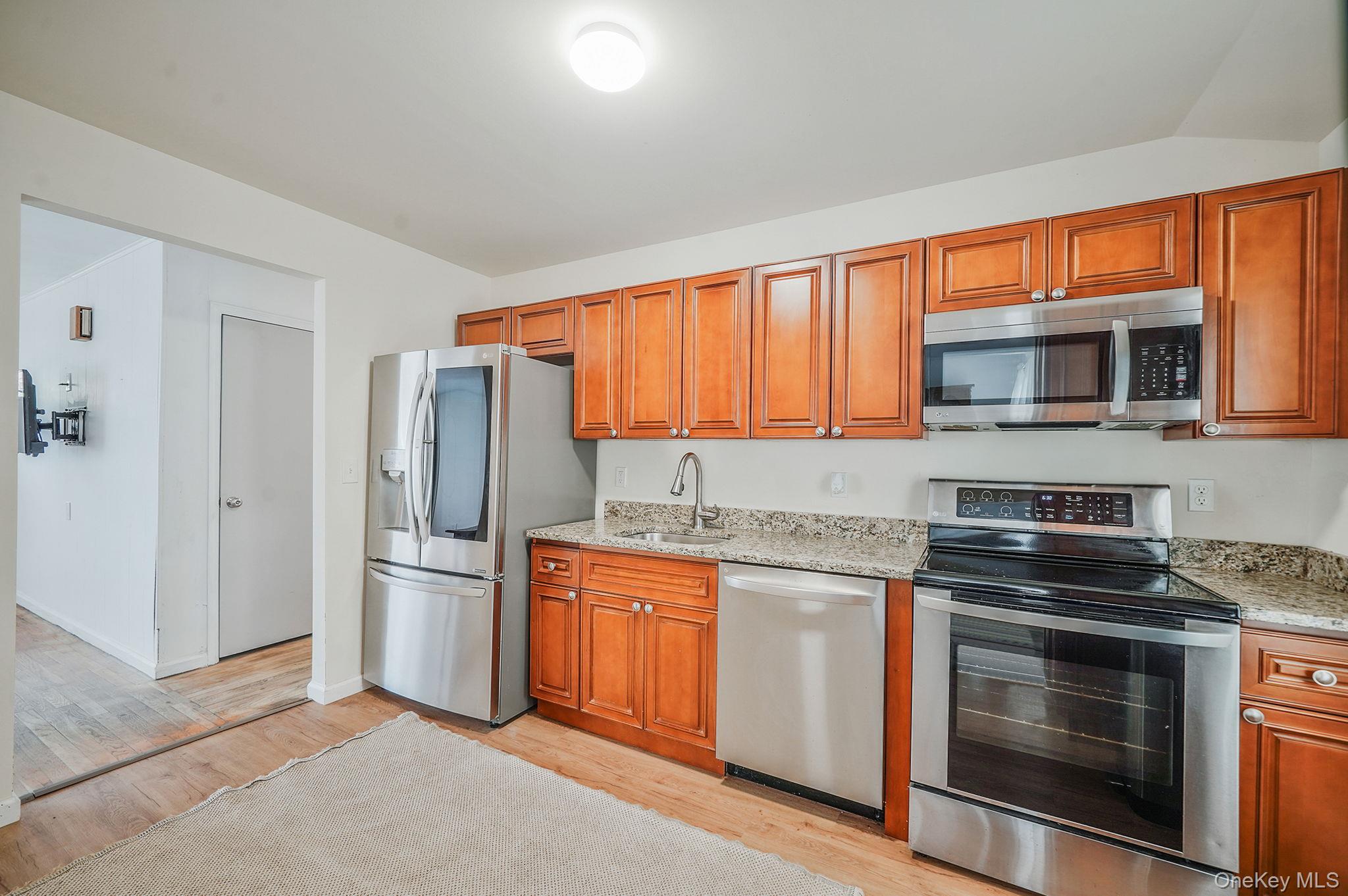 #6 photo, 121 Foxdale Lane, Port Jefferson , NY 11777