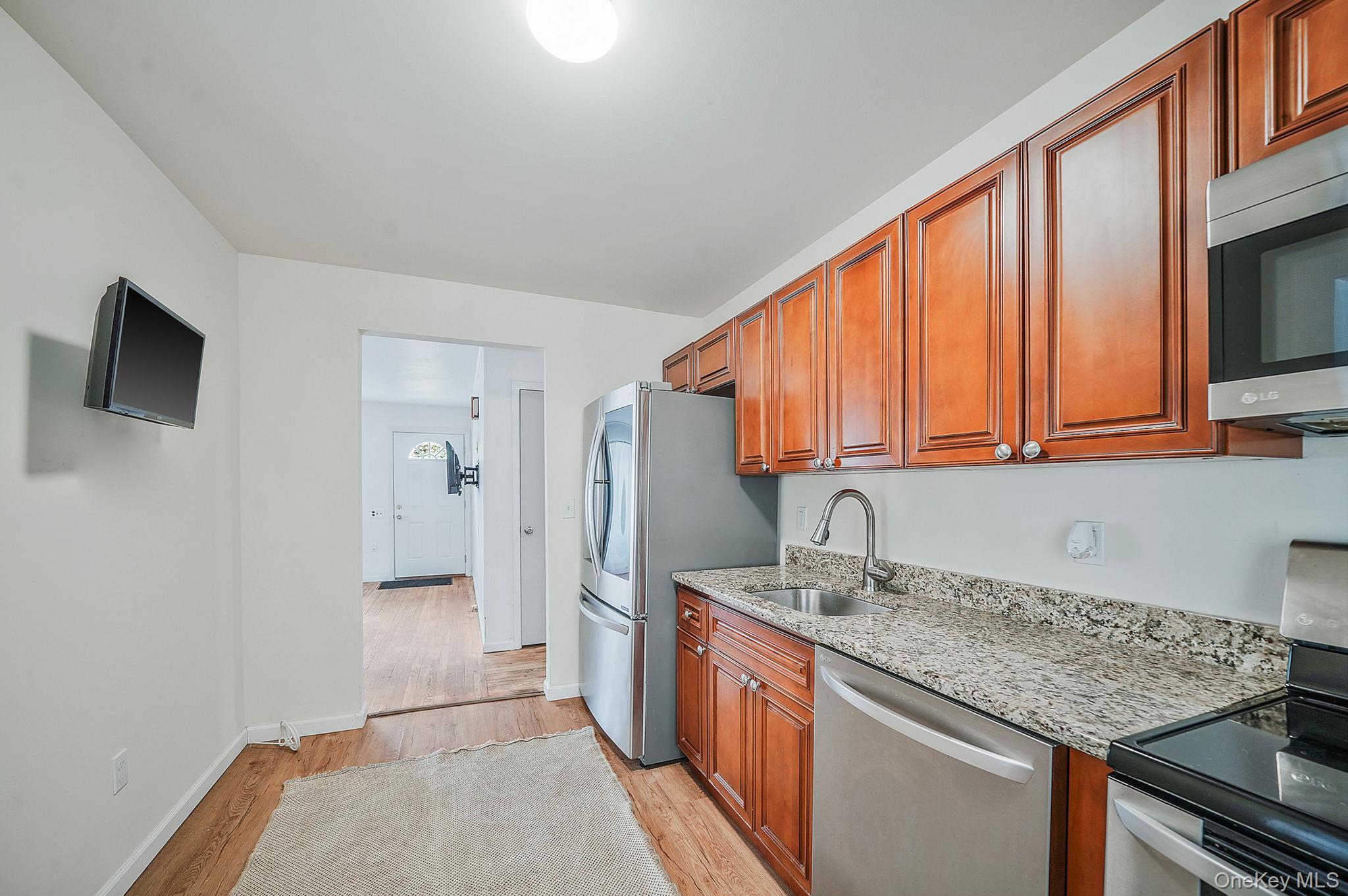 #7 photo, 121 Foxdale Lane, Port Jefferson , NY 11777