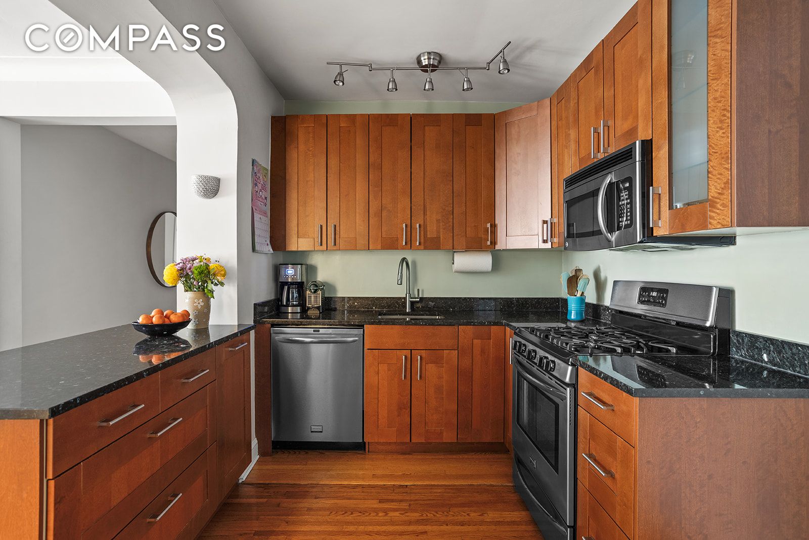 #6 photo, 35-36 76th Street, كوينز Jackson Heights , NY 11372