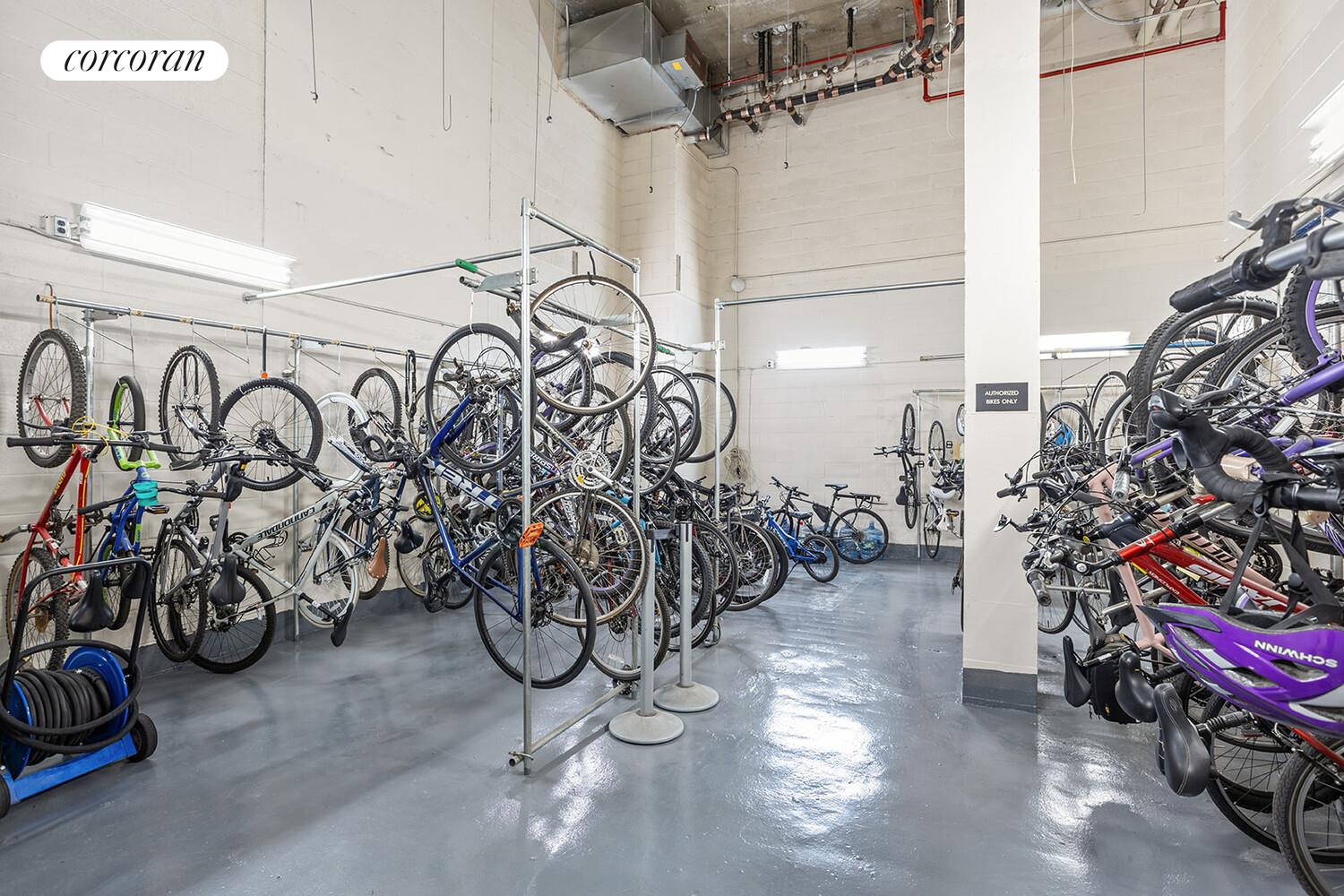 #17 photo, 10 W END Avenue, Lincoln Square , NY 10023