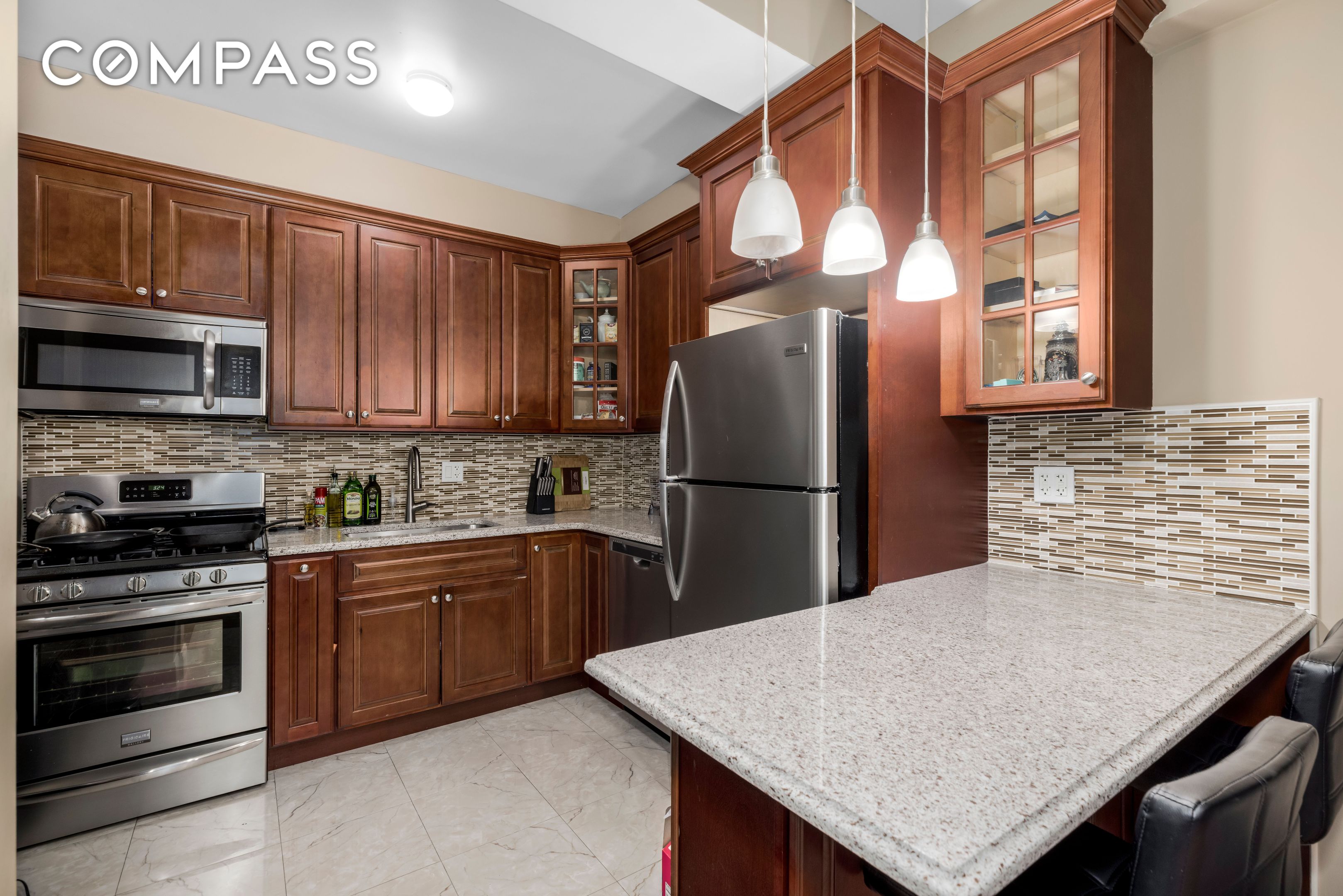 #5 photo, 22-60 79th Street, קווינס Astoria , NY 11370