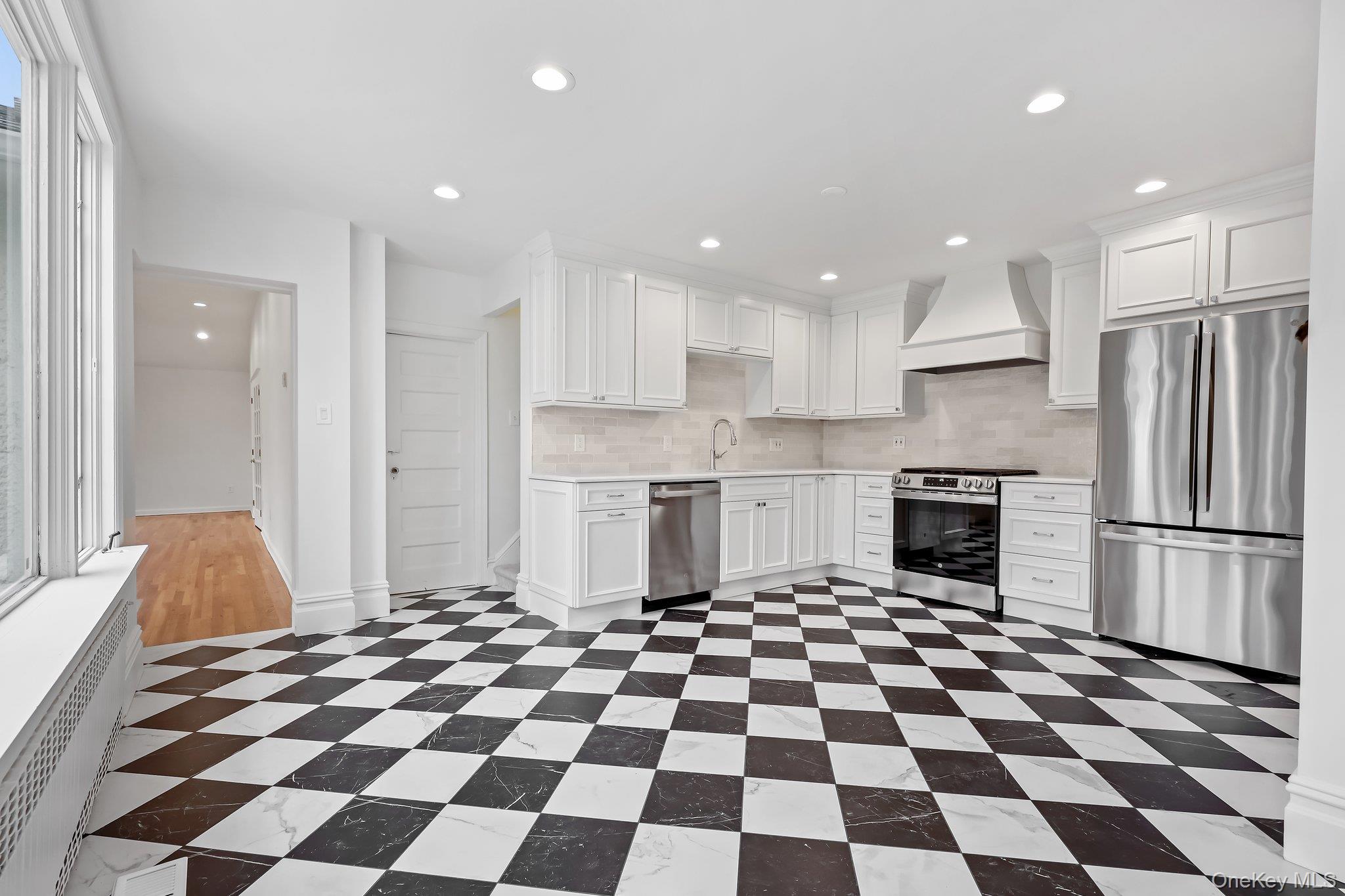 #8 photo, 158 Loring Avenue, Pelham , NY 10803