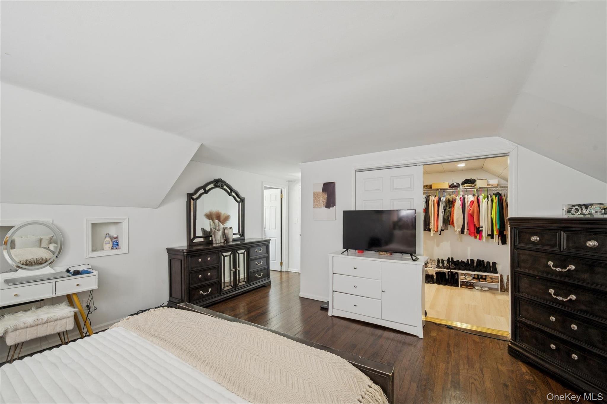 #16 photo, 35 Saint Johns Place, West Babylon , NY 11704