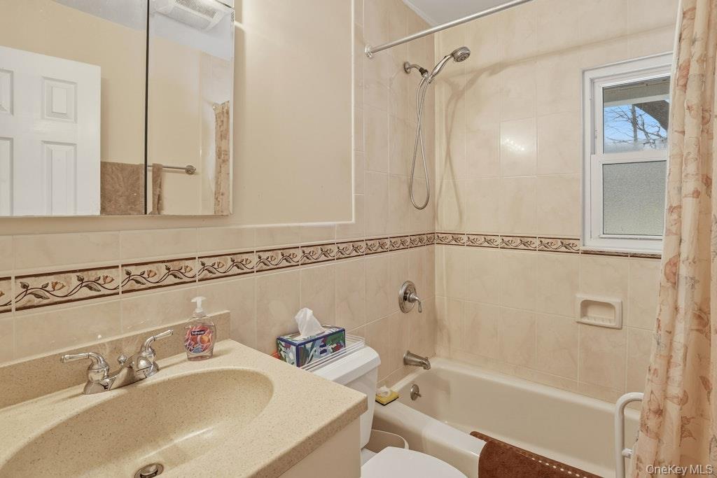 #11 photo, 3 Coral Cove, East Norwich , NY 11732