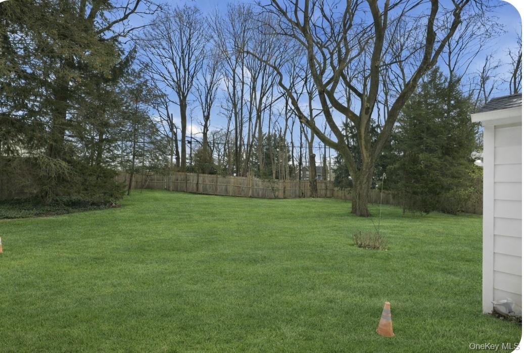 #18 photo, 3 Coral Cove, East Norwich , NY 11732