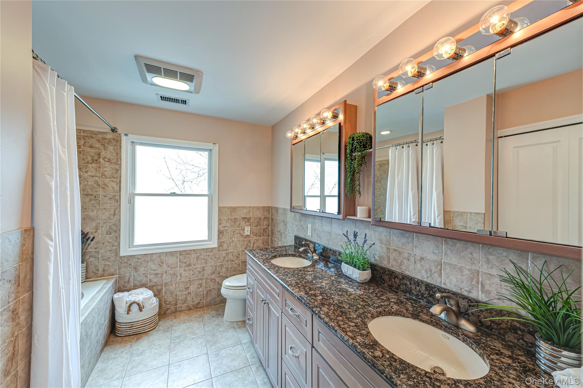 #13 photo, 2452 Coolidge Avenue, ناسو North Bellmore , NY 11710