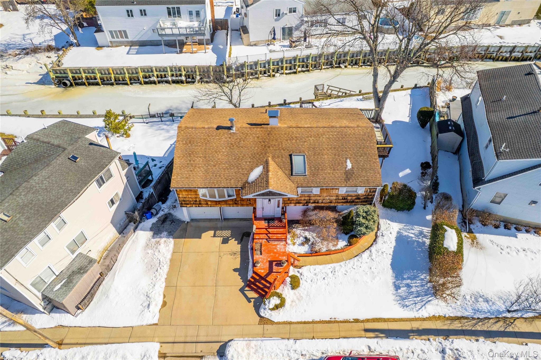 #1 photo, 711 S Bayview Avenue, Freeport , NY 11520