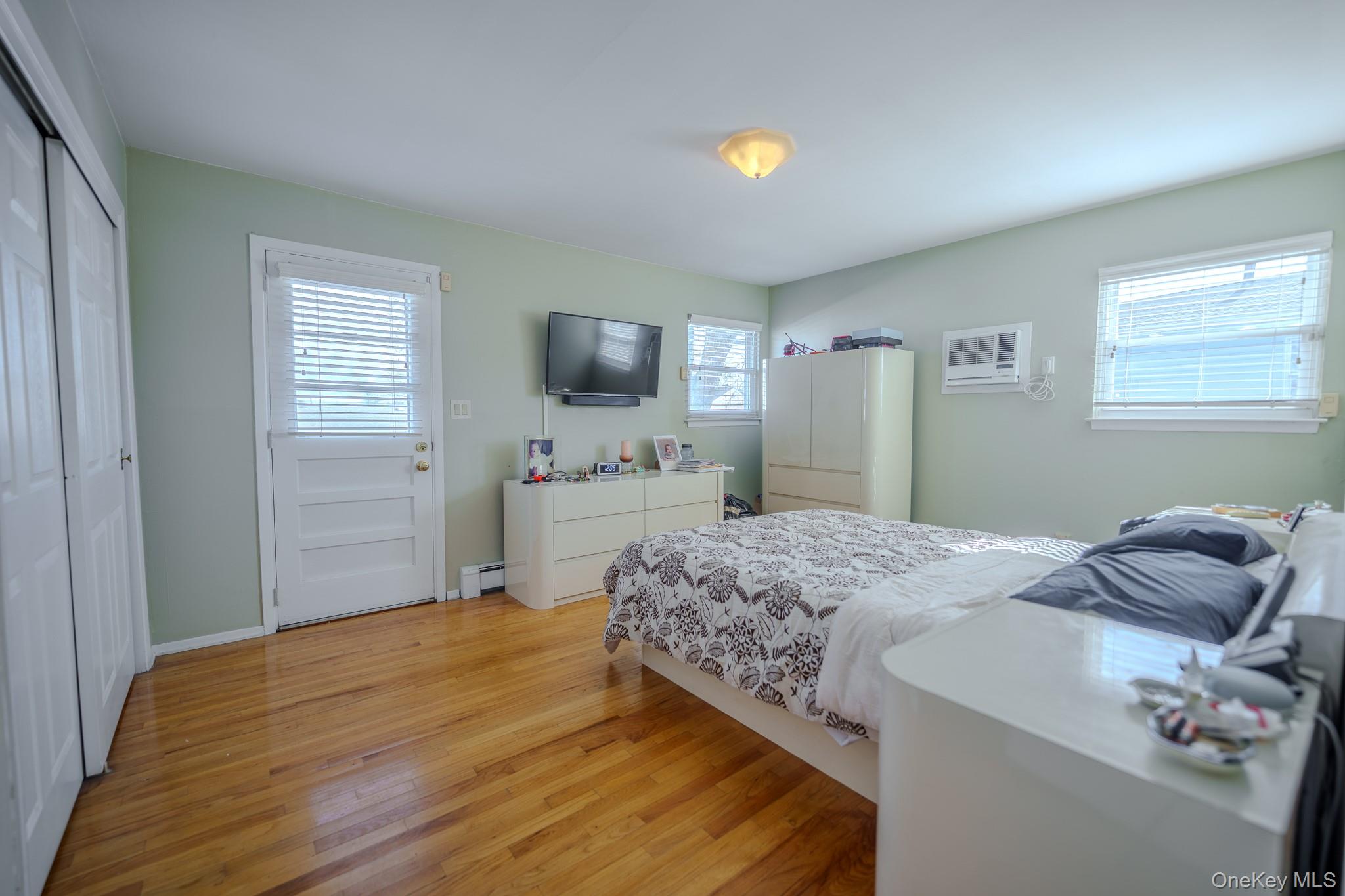 #13 photo, 711 S Bayview Avenue, Freeport , NY 11520