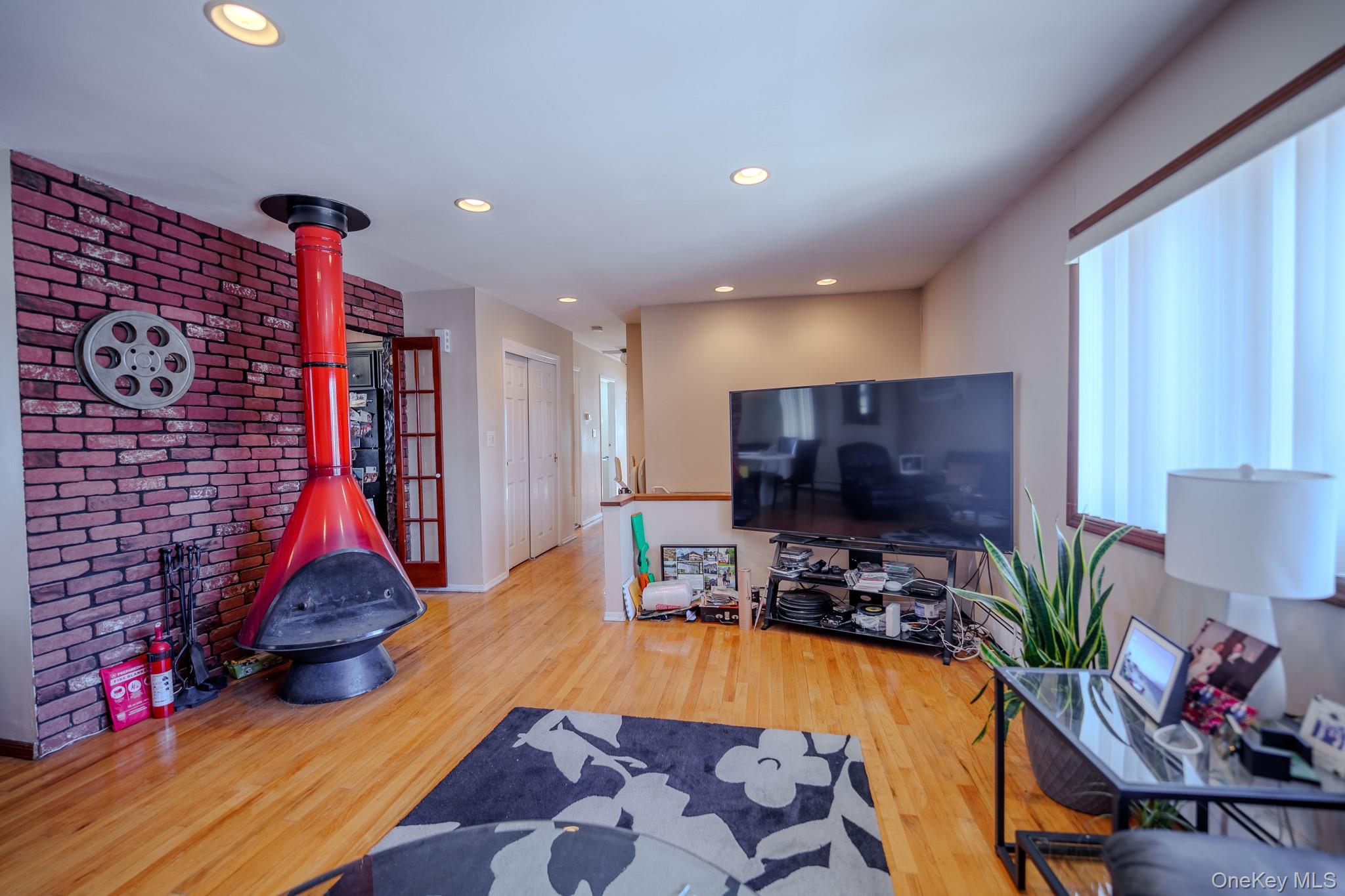 #6 photo, 711 S Bayview Avenue, Freeport , NY 11520