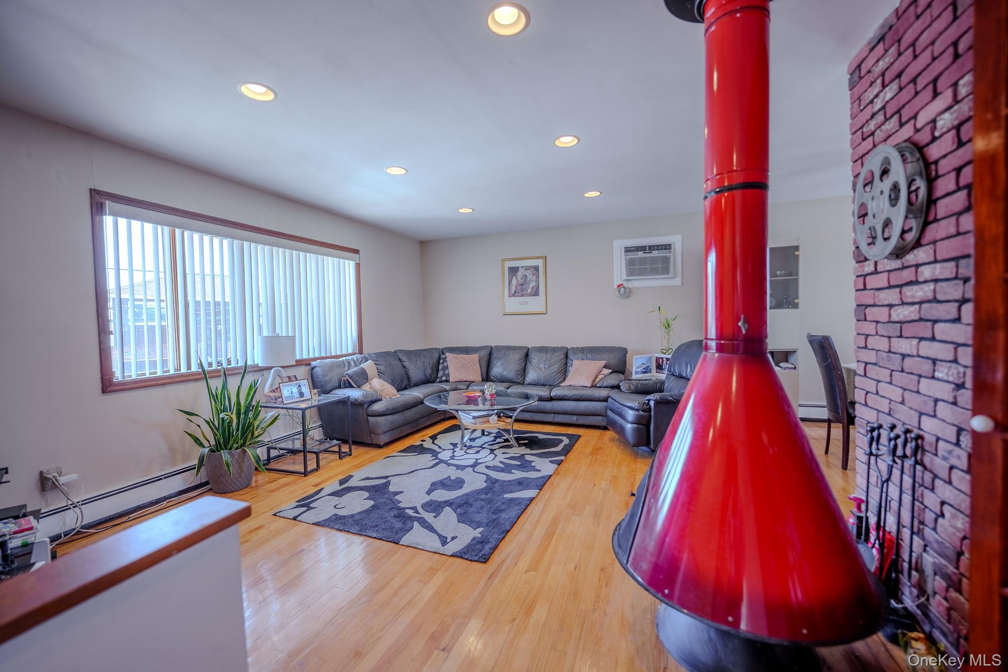 #7 photo, 711 S Bayview Avenue, Freeport , NY 11520