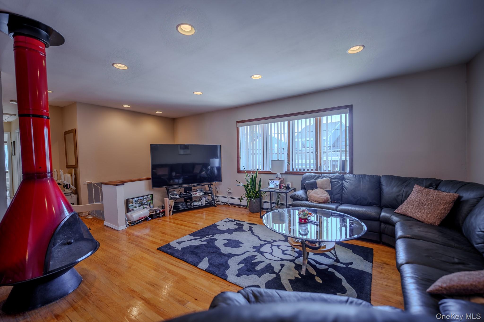 #8 photo, 711 S Bayview Avenue, Freeport , NY 11520