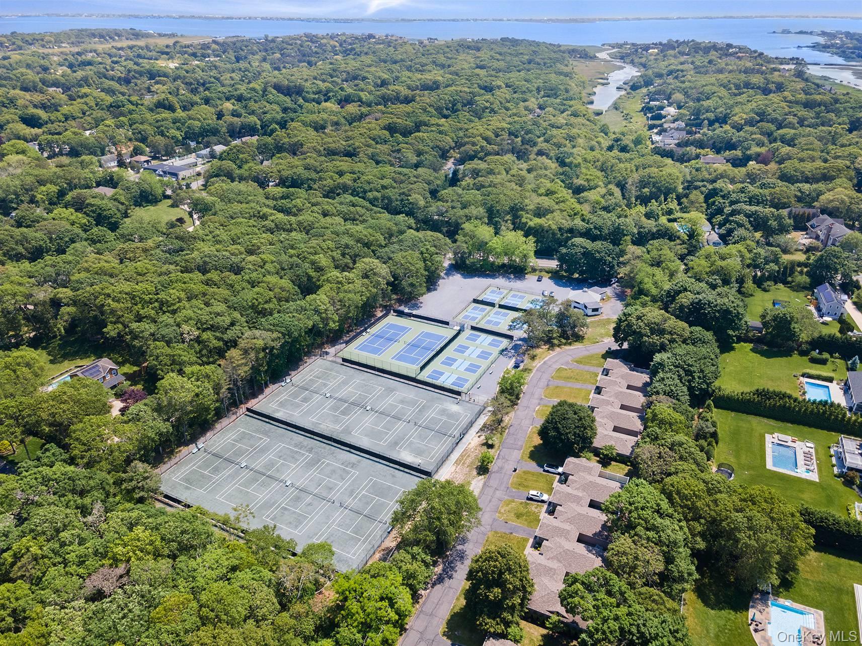 #12 photo, 142 Montauk Highway, Westhampton , NY 11977