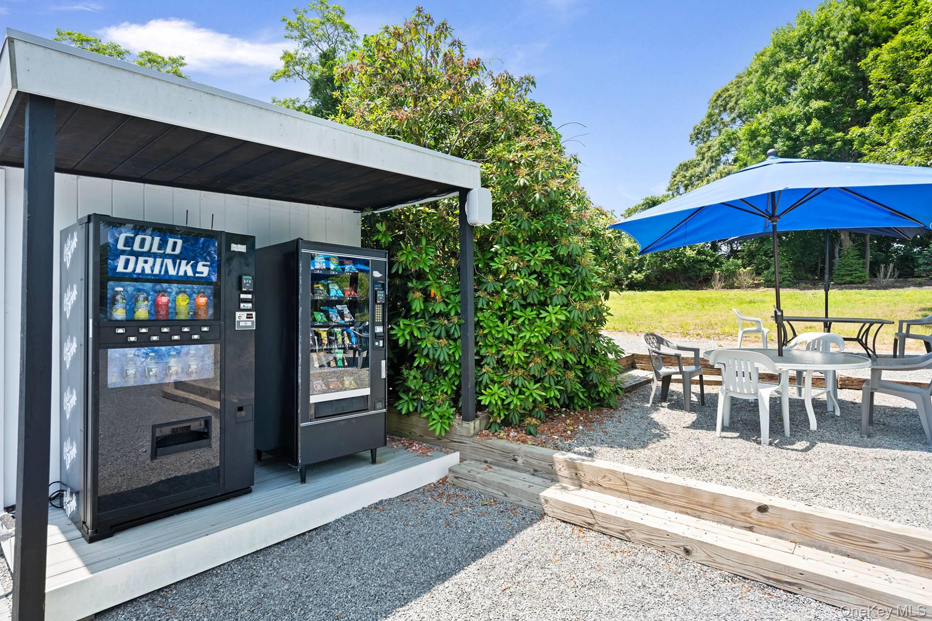 #14 photo, 142 Montauk Highway, Westhampton , NY 11977