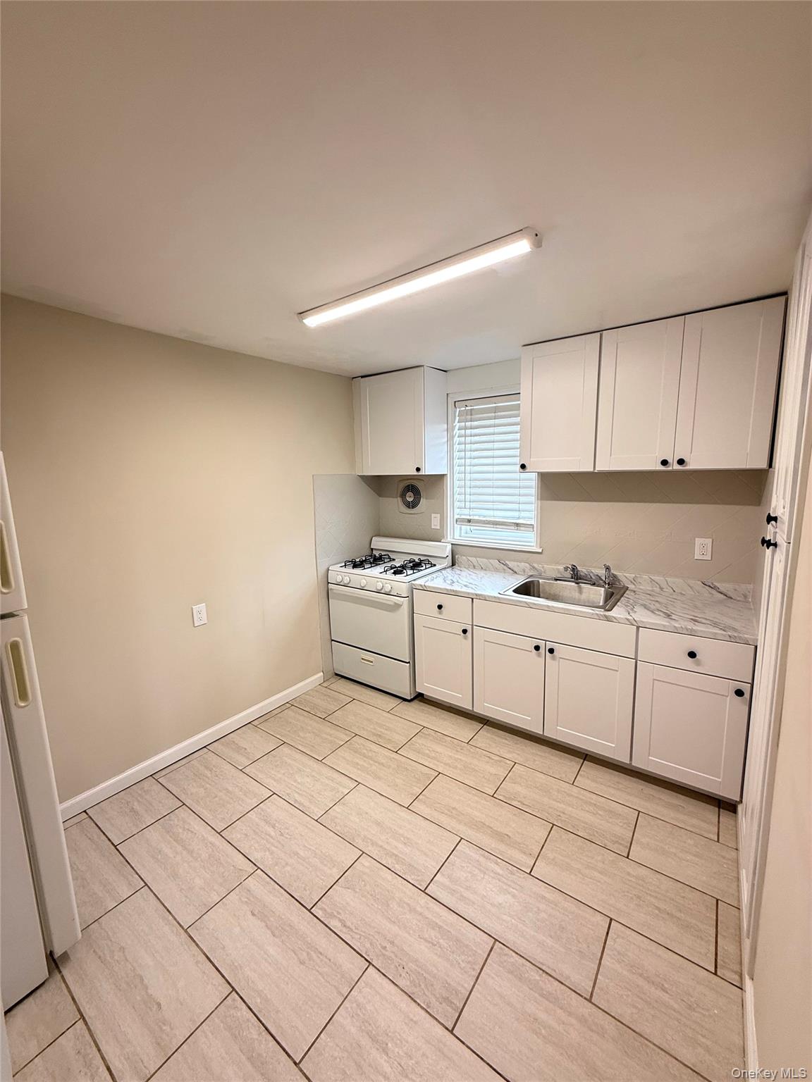 #3 photo, 202 N Wellwood Avenue, Lindenhurst , NY 11757