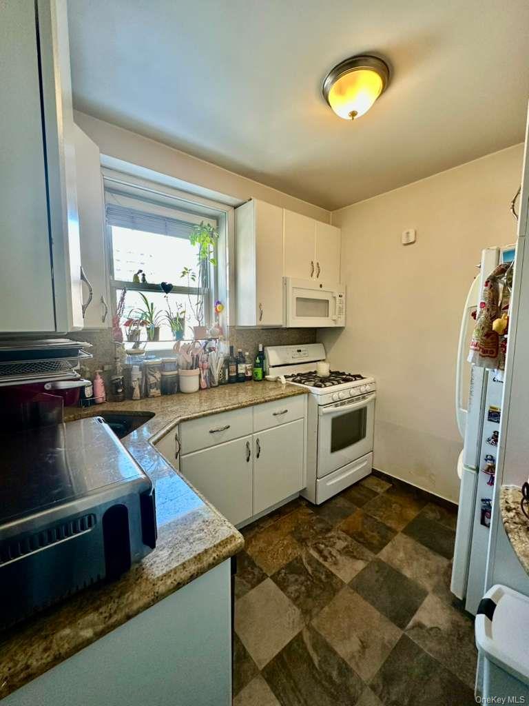 #6 photo, 97-07 63 Road, كوينز Rego Park , NY 11374