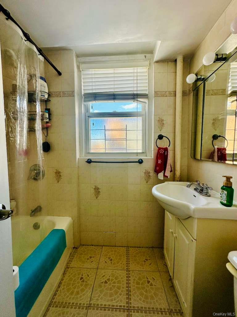 #9 photo, 97-07 63 Road, كوينز Rego Park , NY 11374