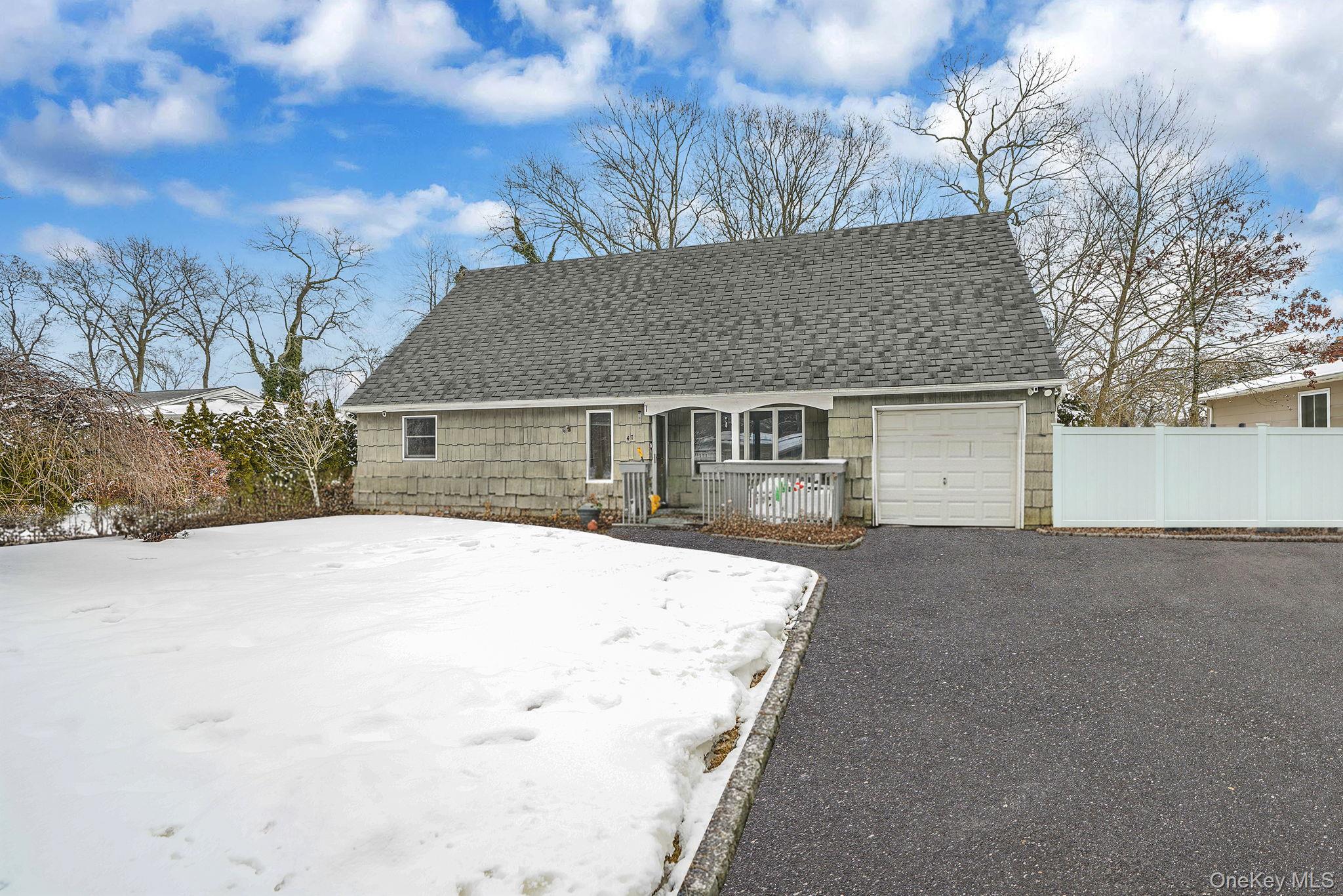 #4 photo, 47 Holiday Boulevard, Center Moriches , NY 11934