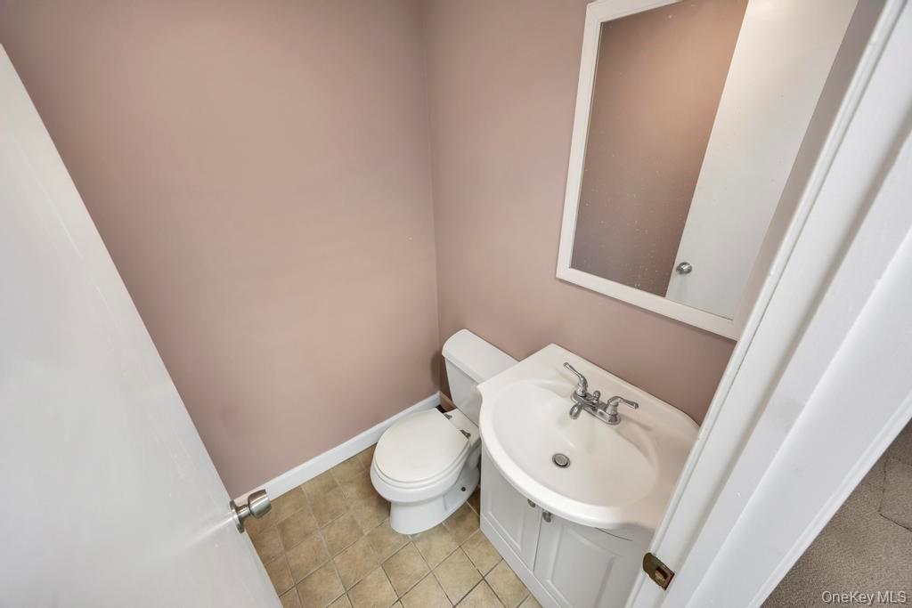 #18 photo, 600 Hicksville Road, Bethpage , NY 11714