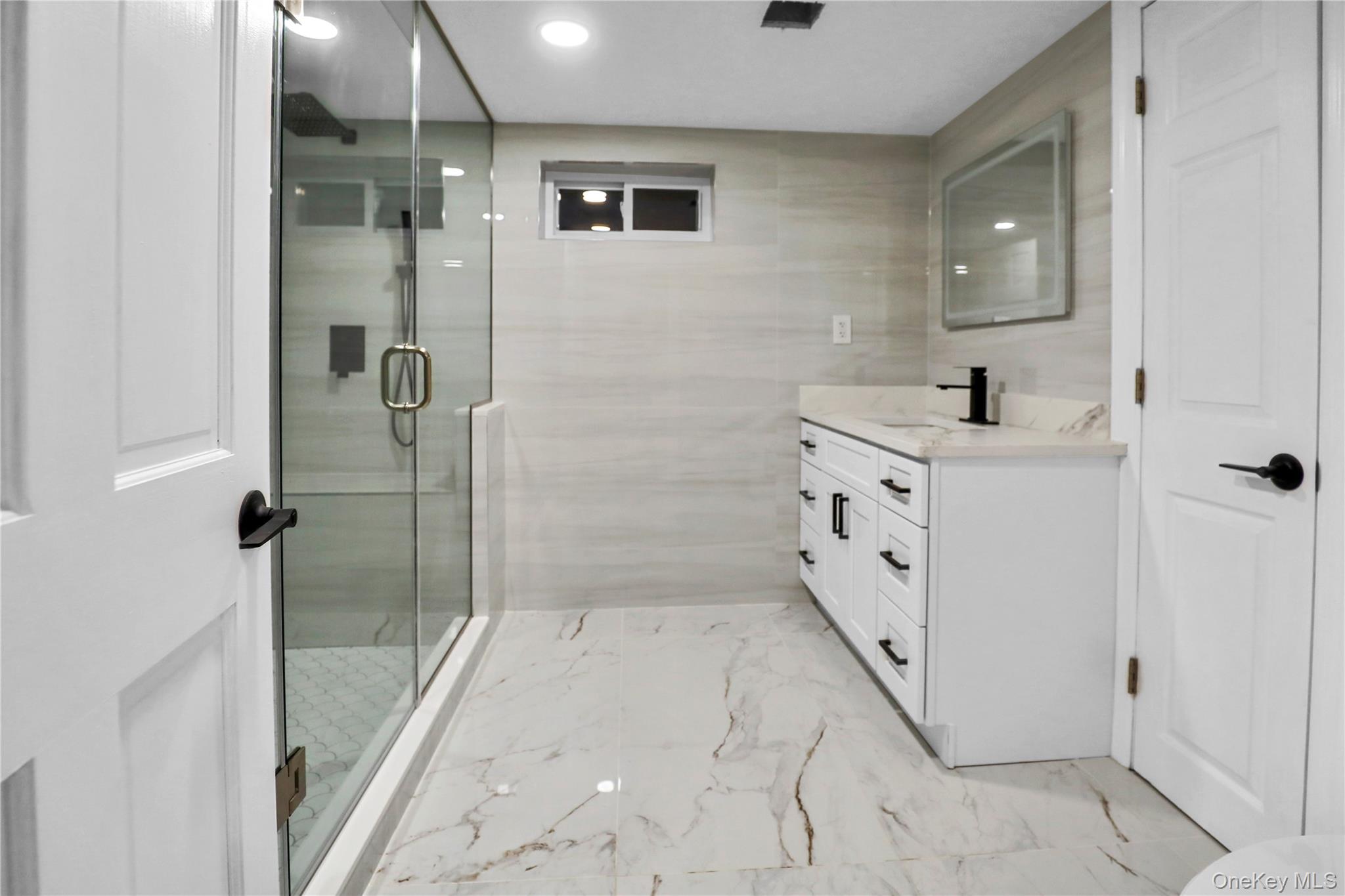 #17 photo, 45 Colony Lane, Syosset , NY 11791