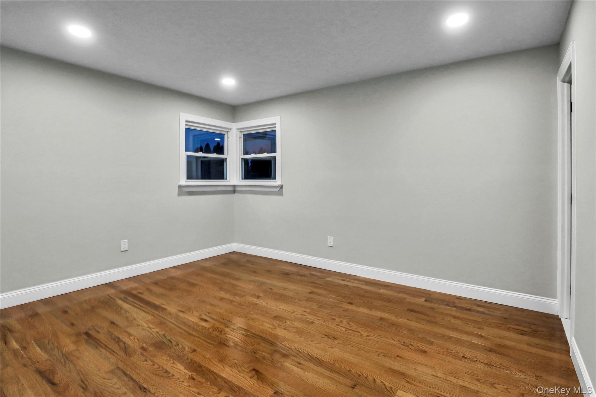 #8 photo, 45 Colony Lane, Syosset , NY 11791