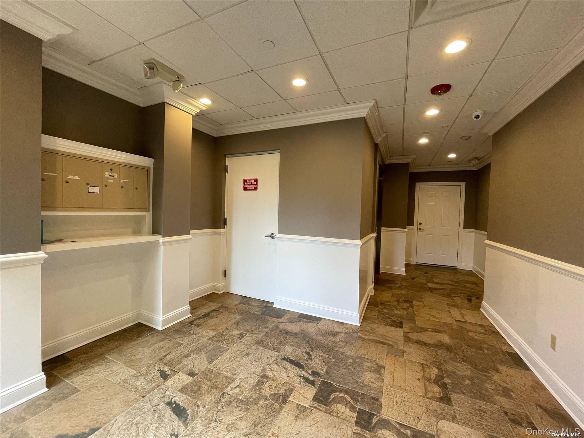 #12 photo, 328A Main Street, Huntington , NY 11743