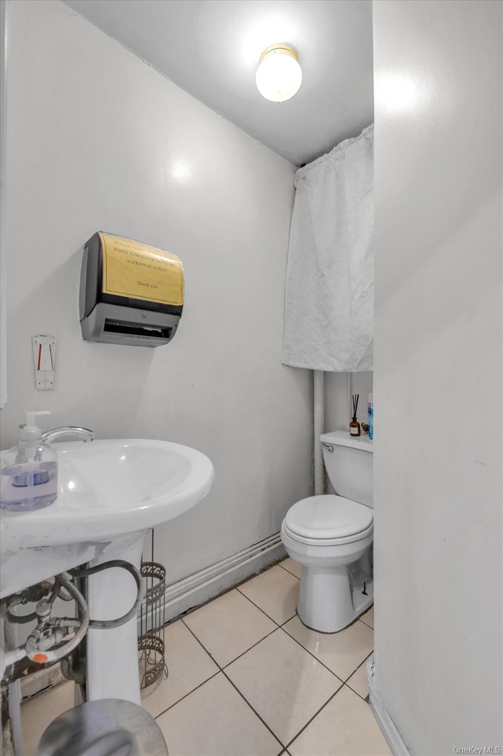 #13 photo, 247 E 50th Street, New York (Manhattan) , NY 10022