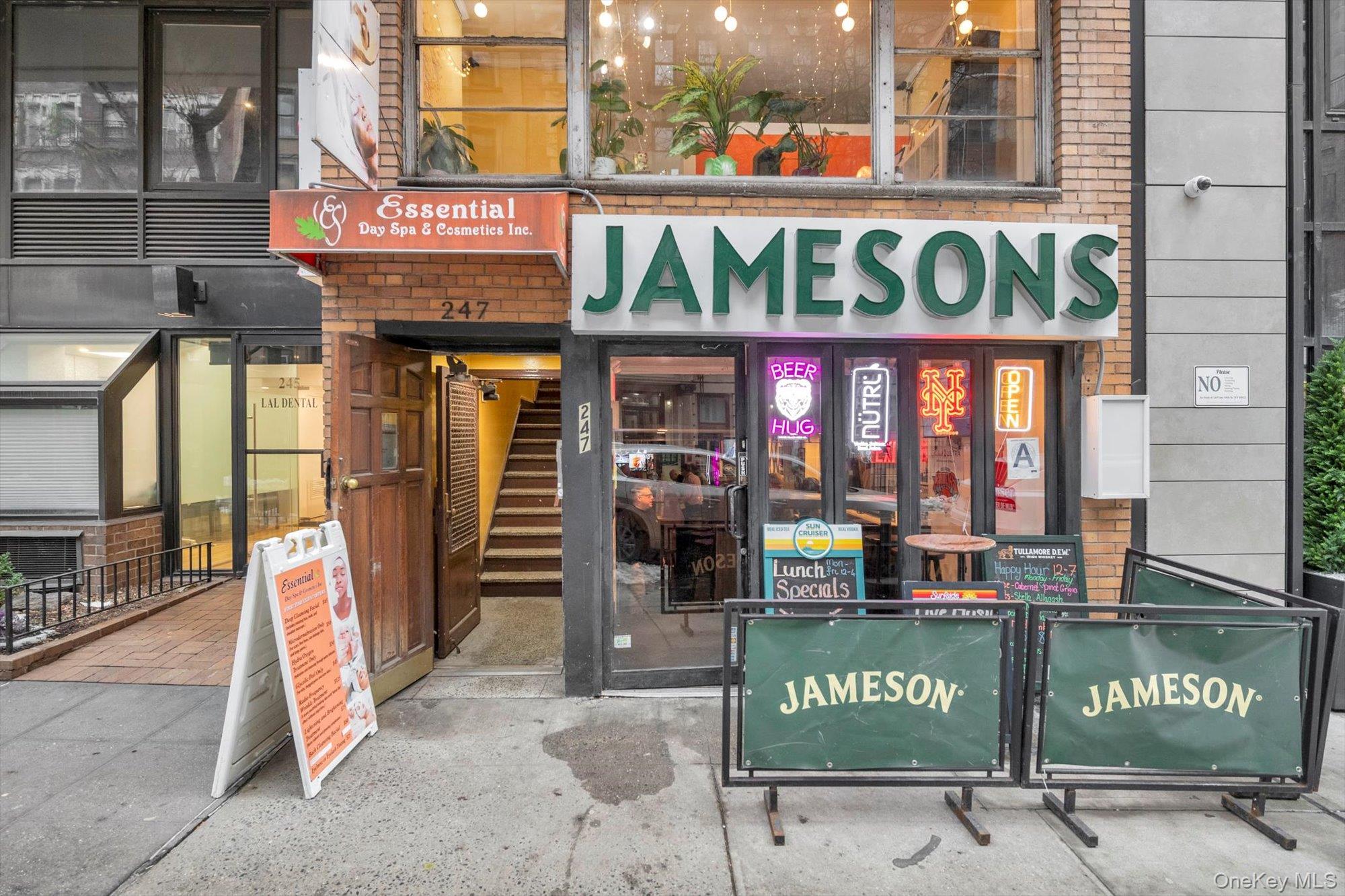 #2 photo, 247 E 50th Street, New York (Manhattan) , NY 10022