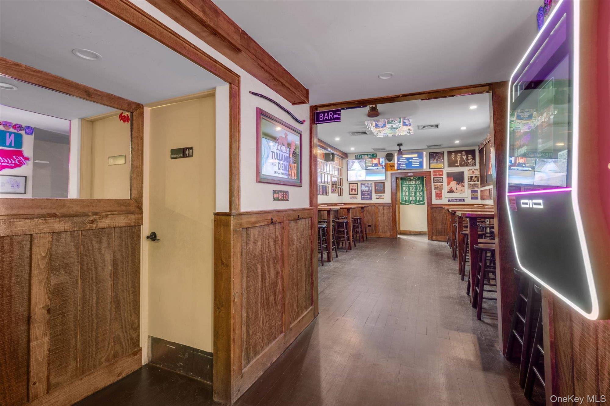 #5 photo, 247 E 50th Street, New York (Manhattan) , NY 10022