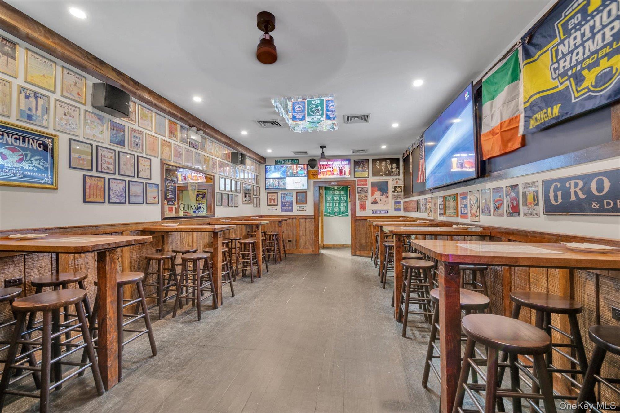 #6 photo, 247 E 50th Street, New York (Manhattan) , NY 10022